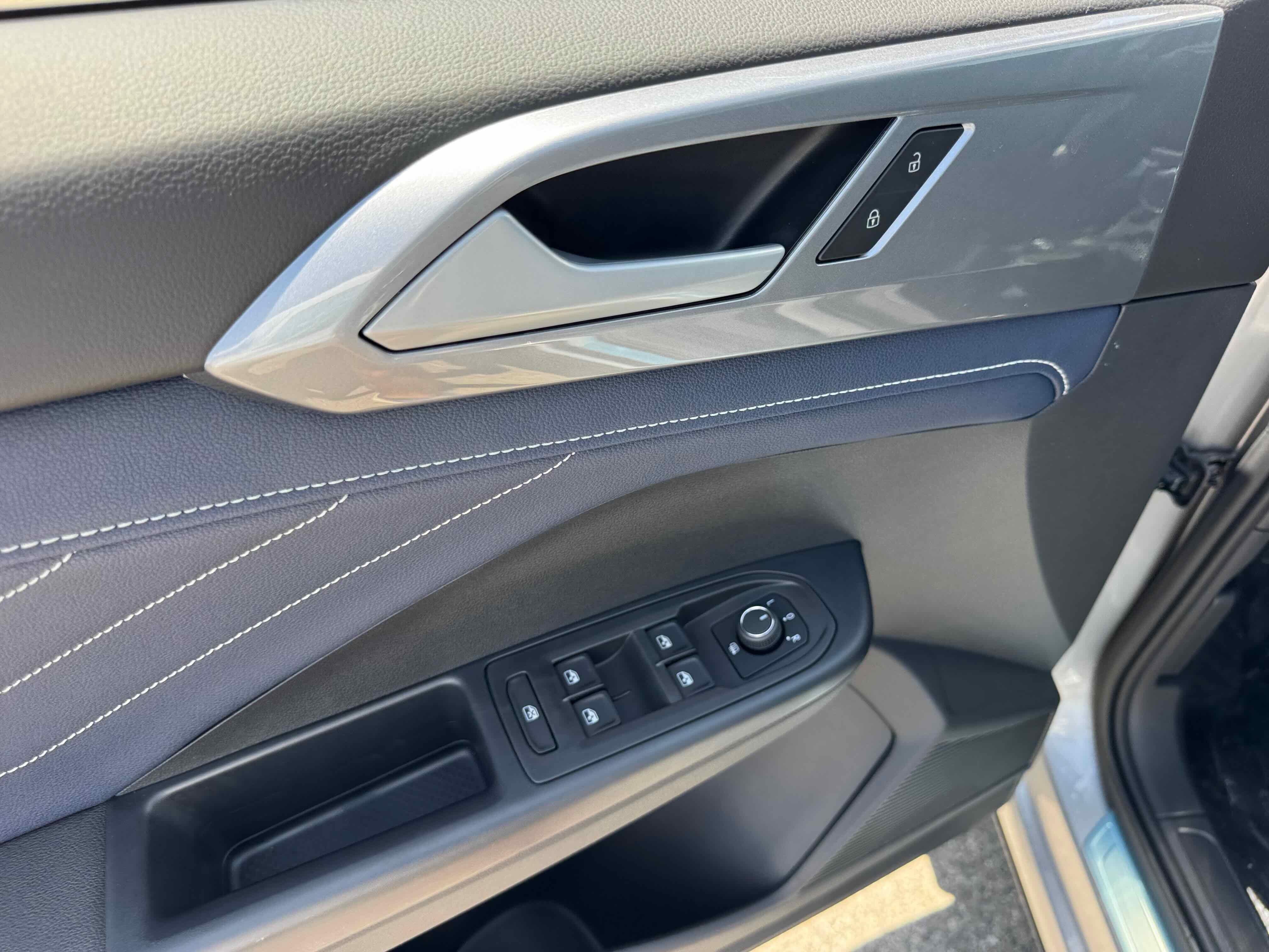 2025 Volkswagen Taos SEL