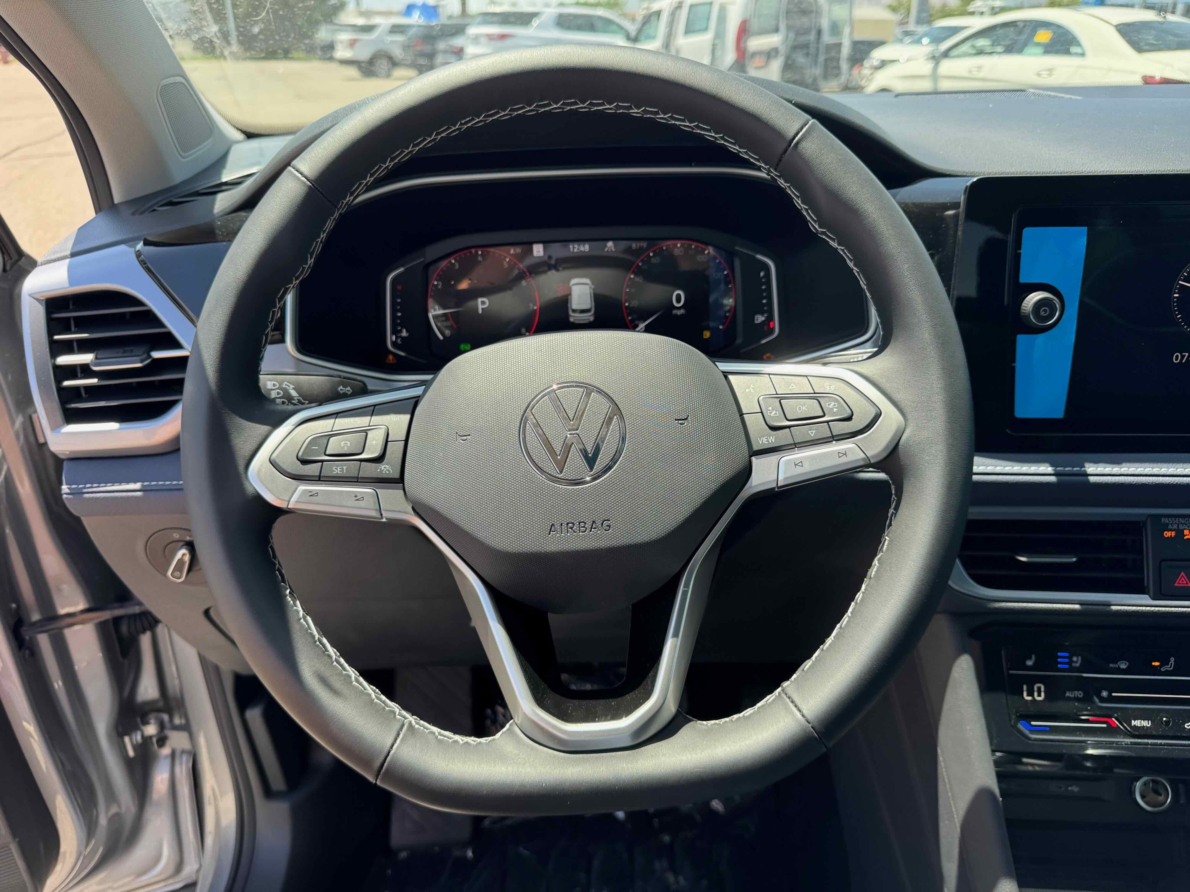 2025 Volkswagen Taos SEL