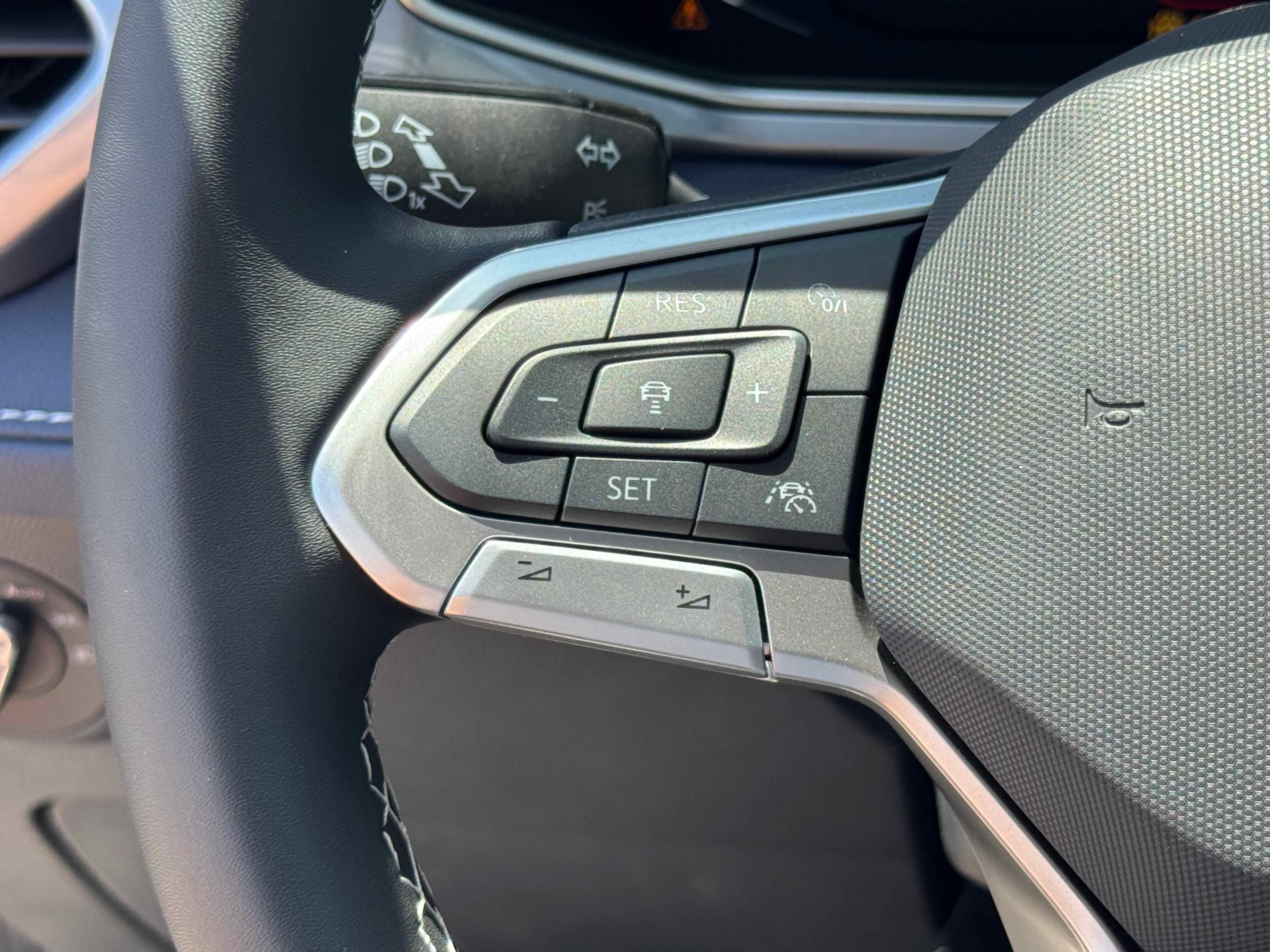 2025 Volkswagen Taos SEL