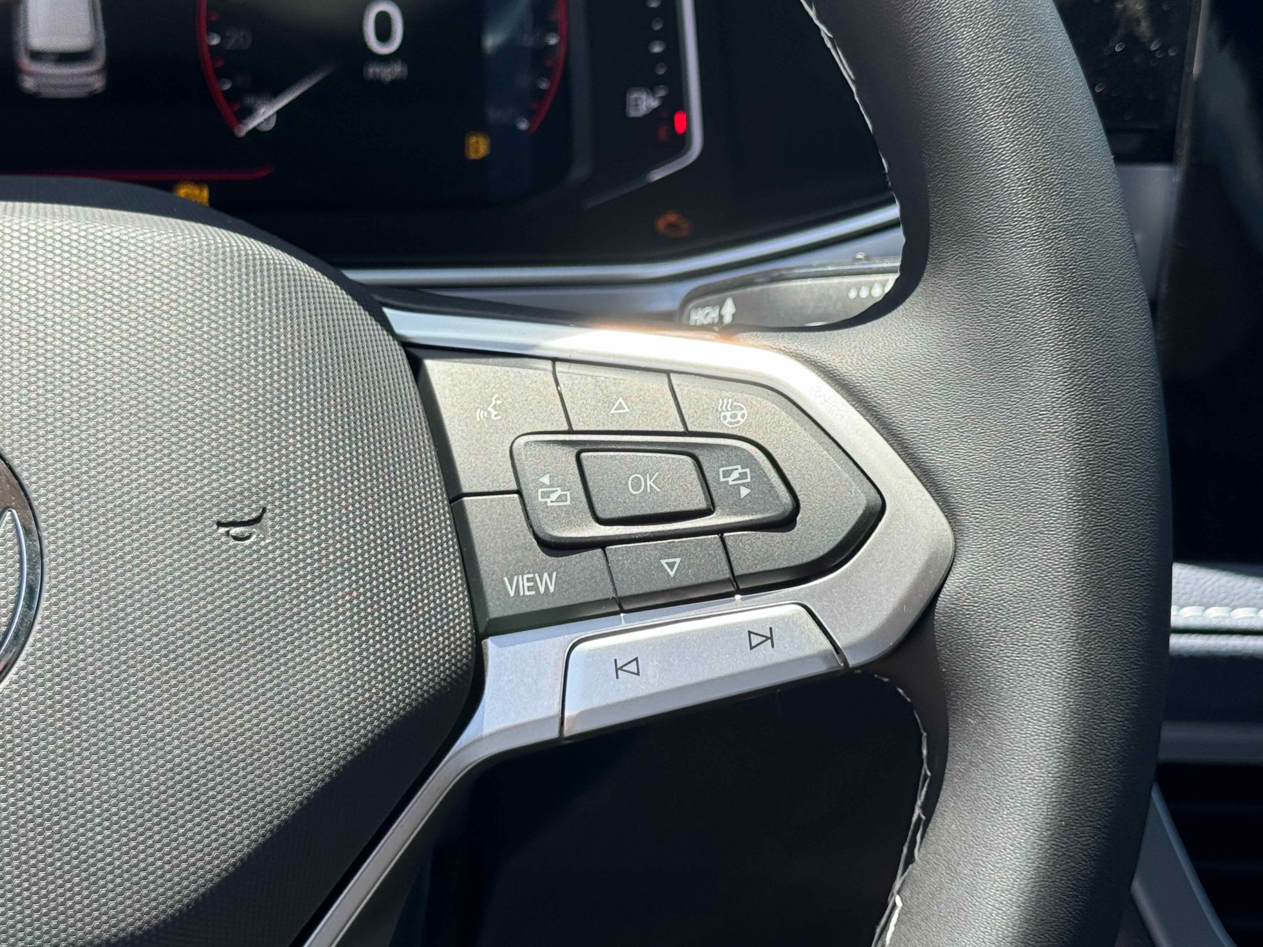 2025 Volkswagen Taos SEL