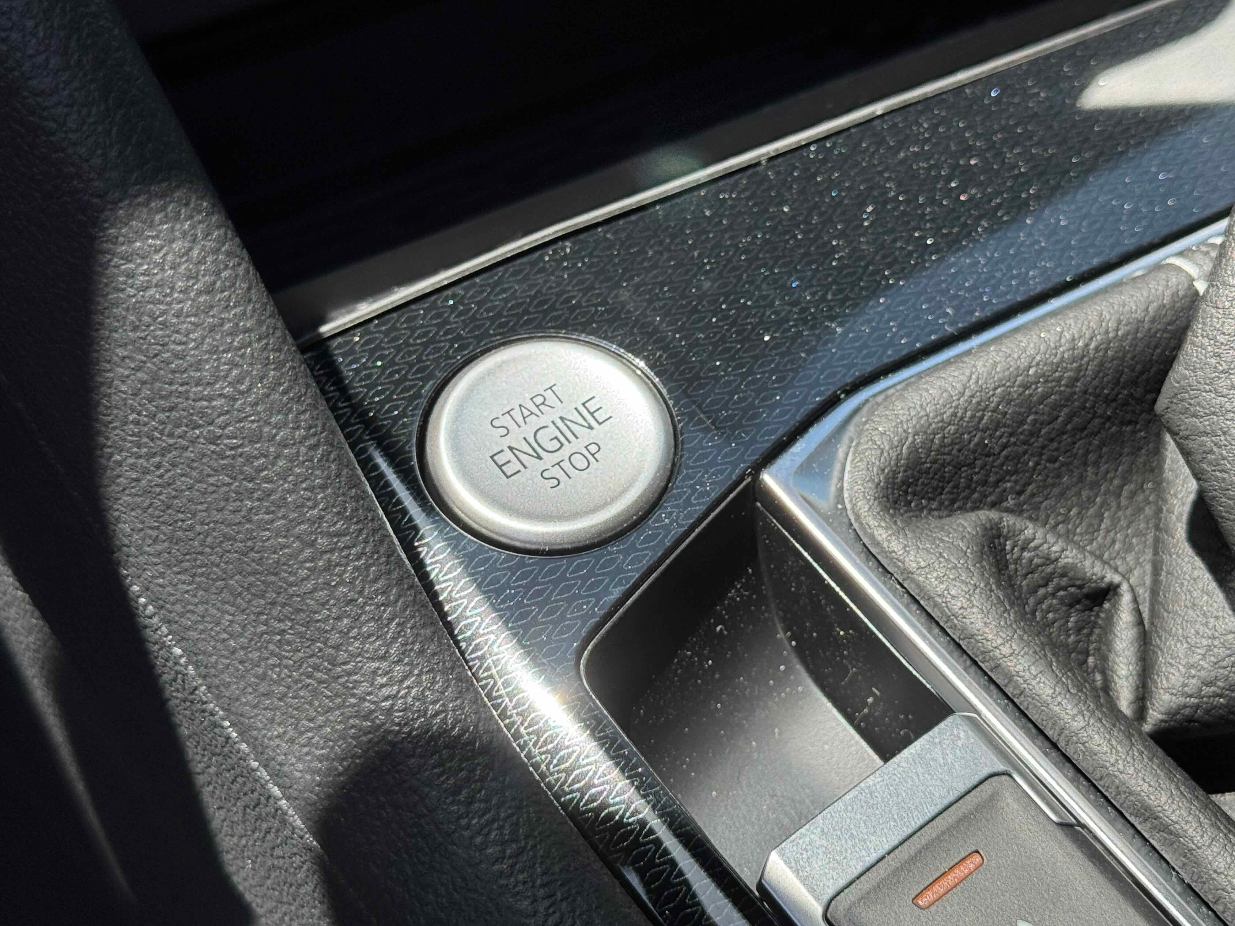 2025 Volkswagen Taos SEL