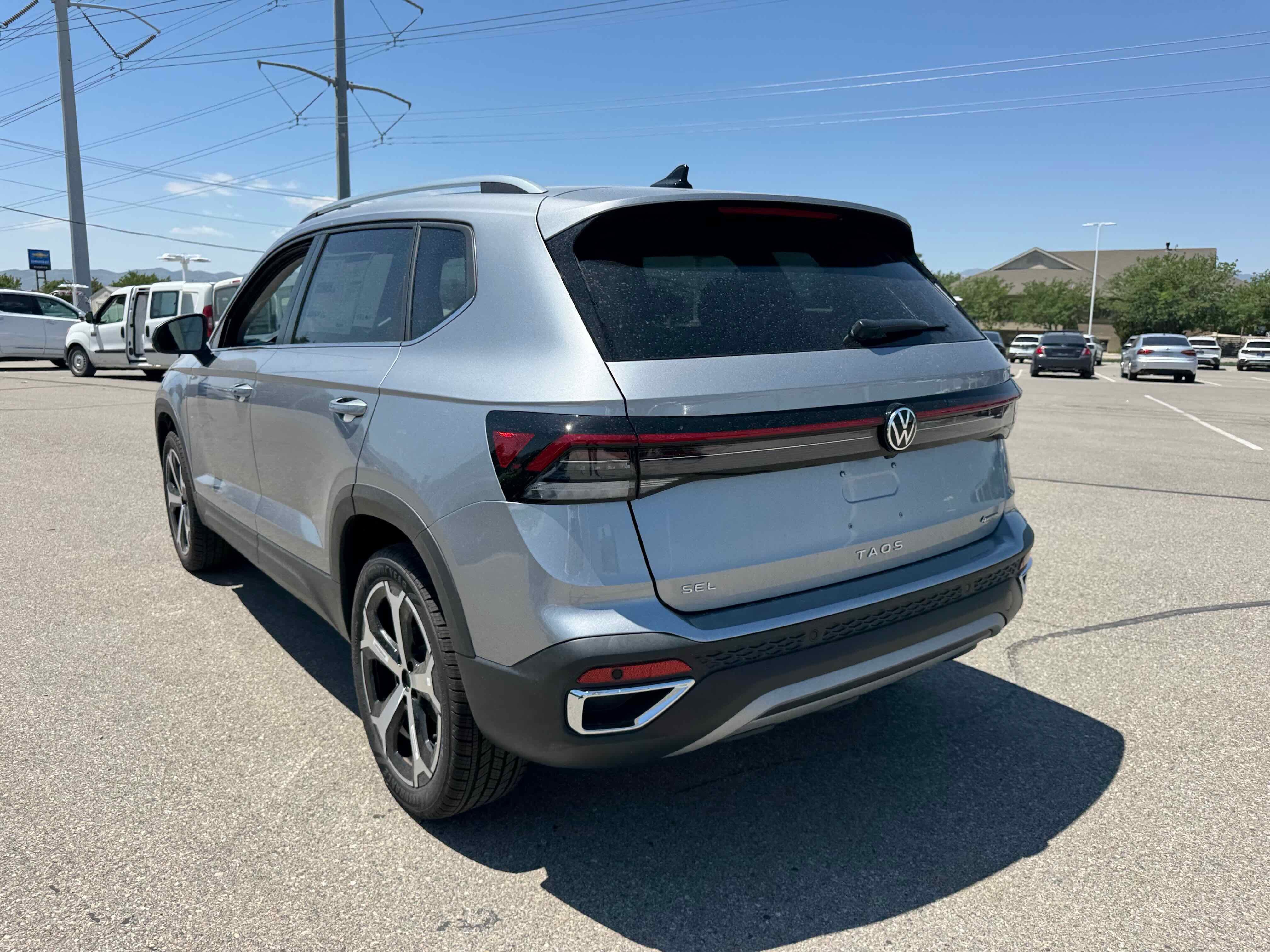 2025 Volkswagen Taos SEL