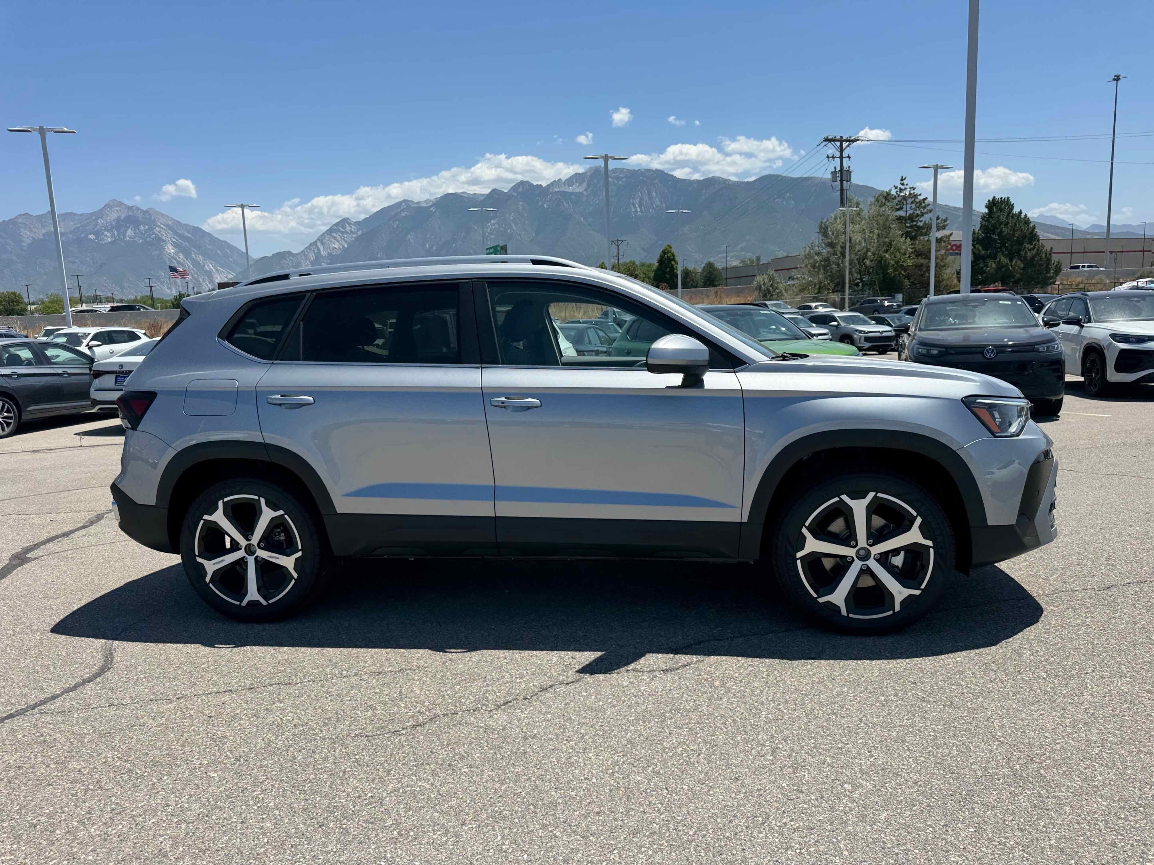 2025 Volkswagen Taos SEL