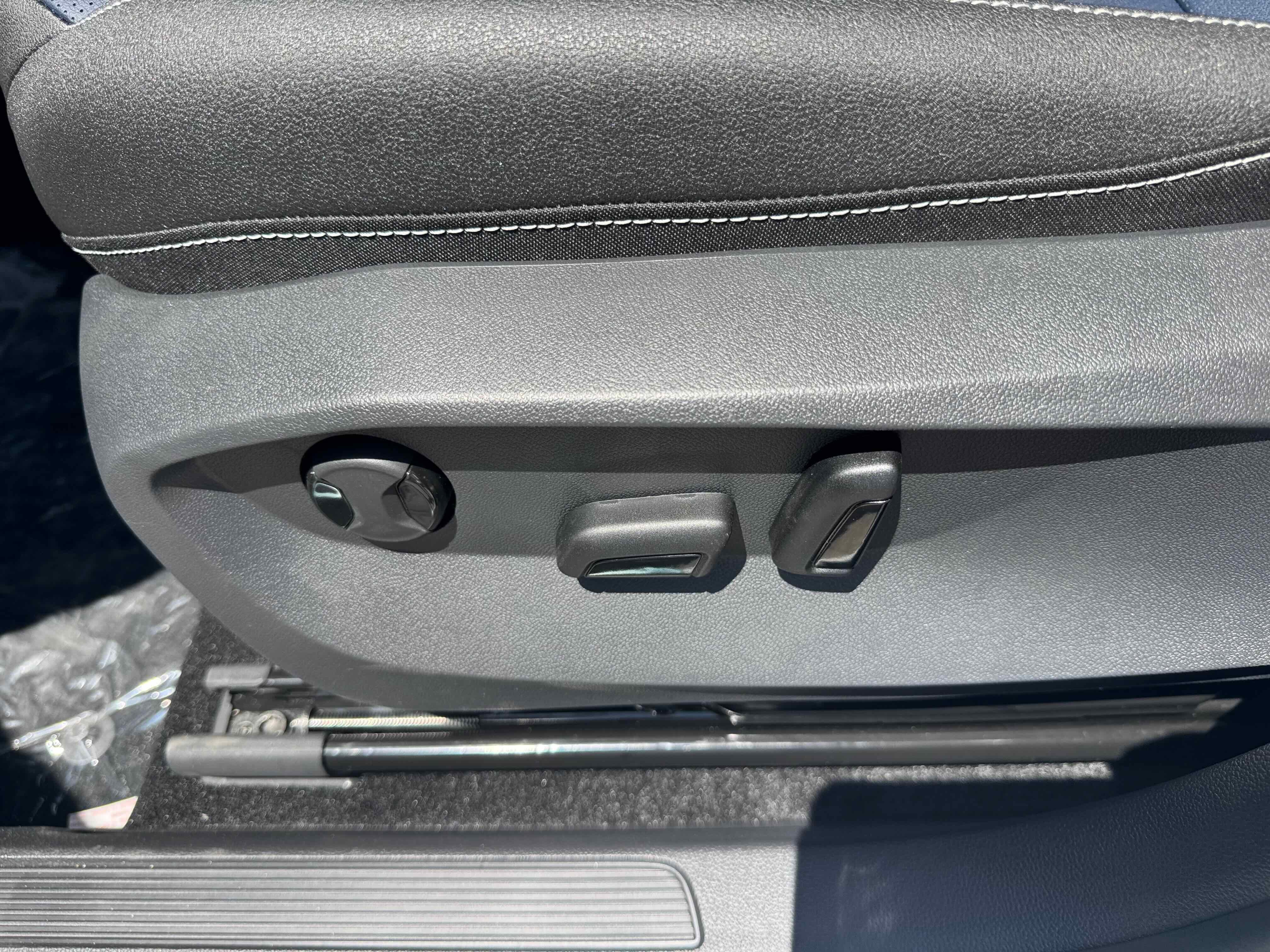 2025 Volkswagen Taos SEL