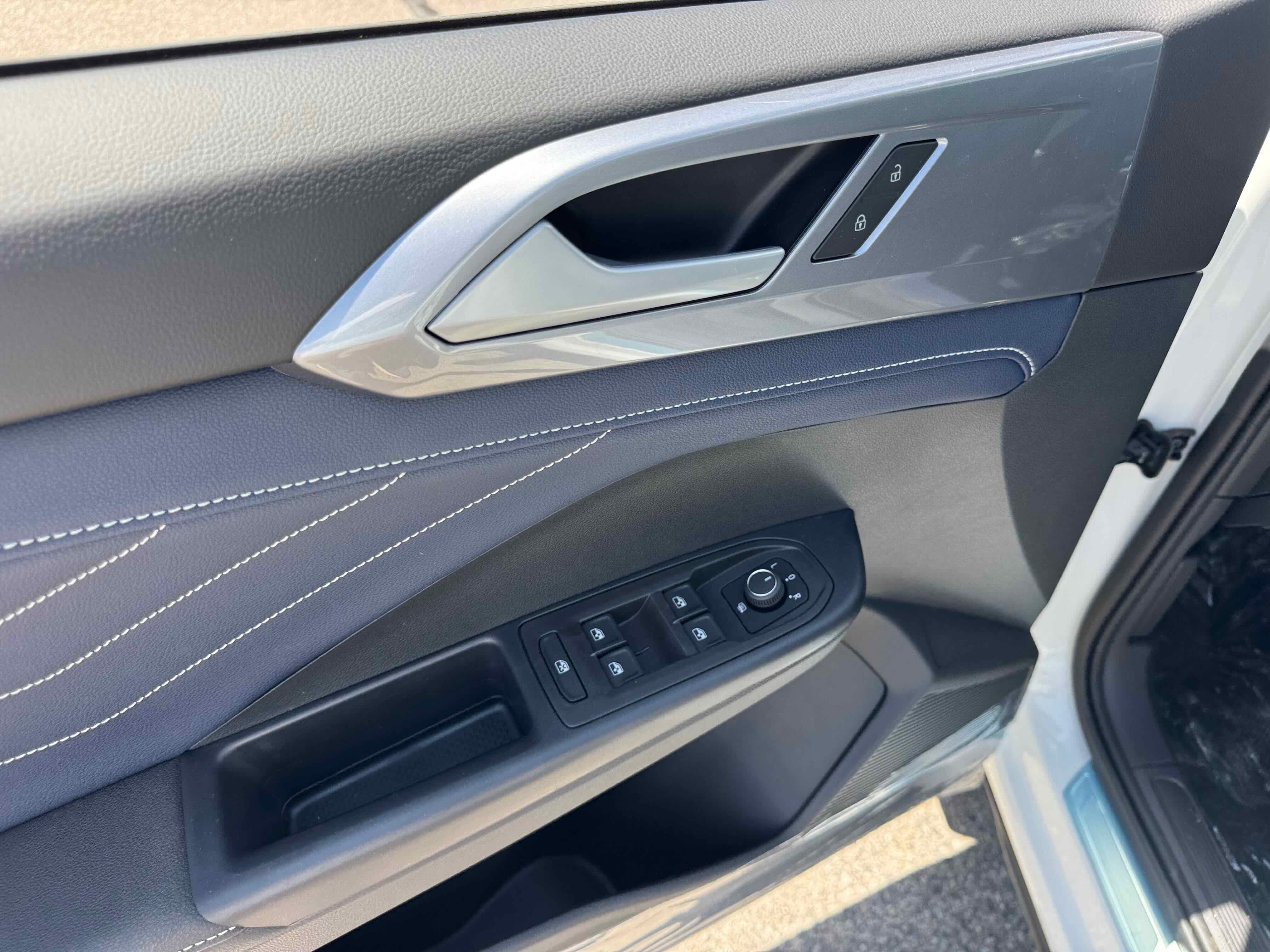 2025 Volkswagen Taos SEL