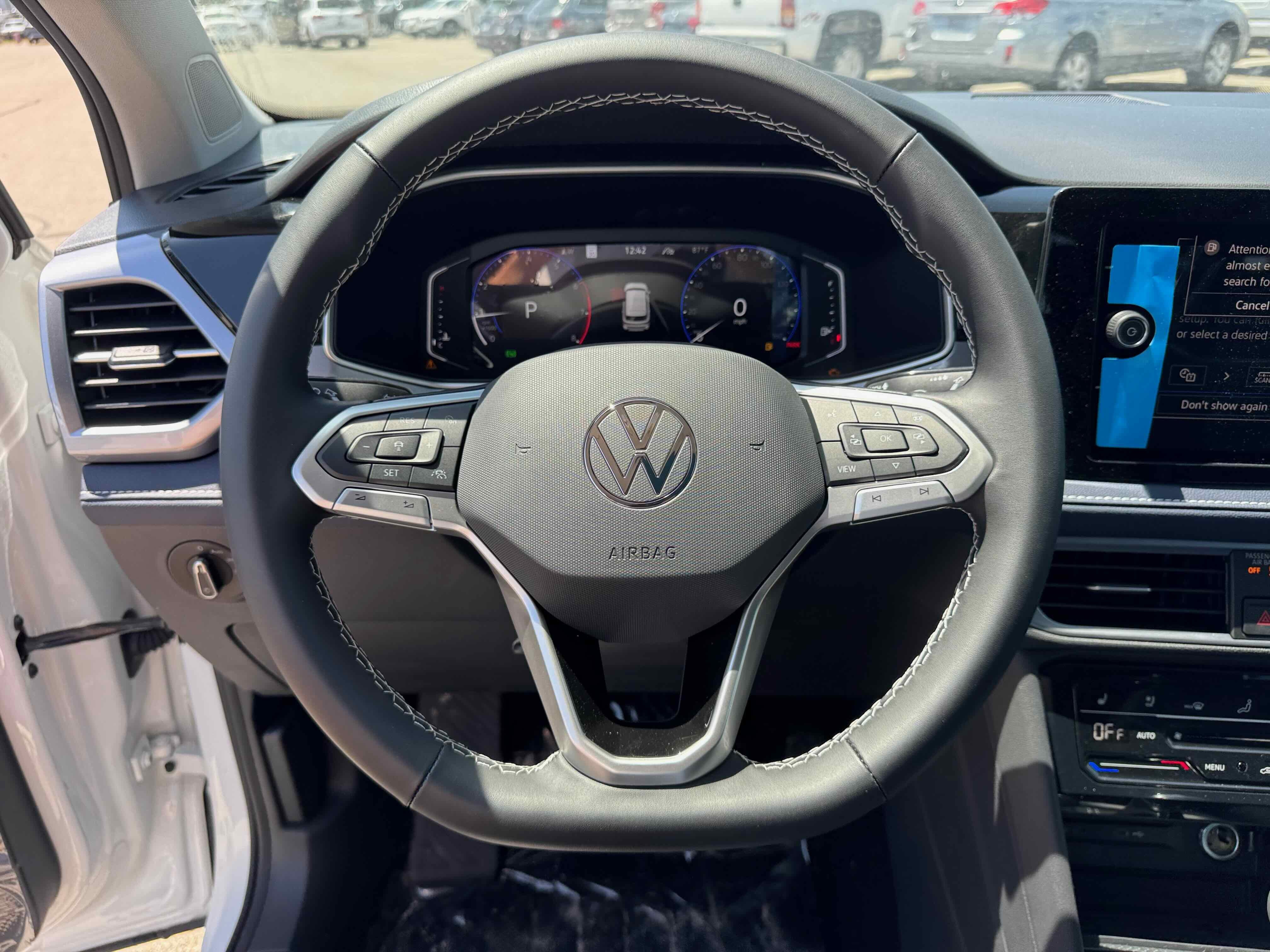 2025 Volkswagen Taos SEL