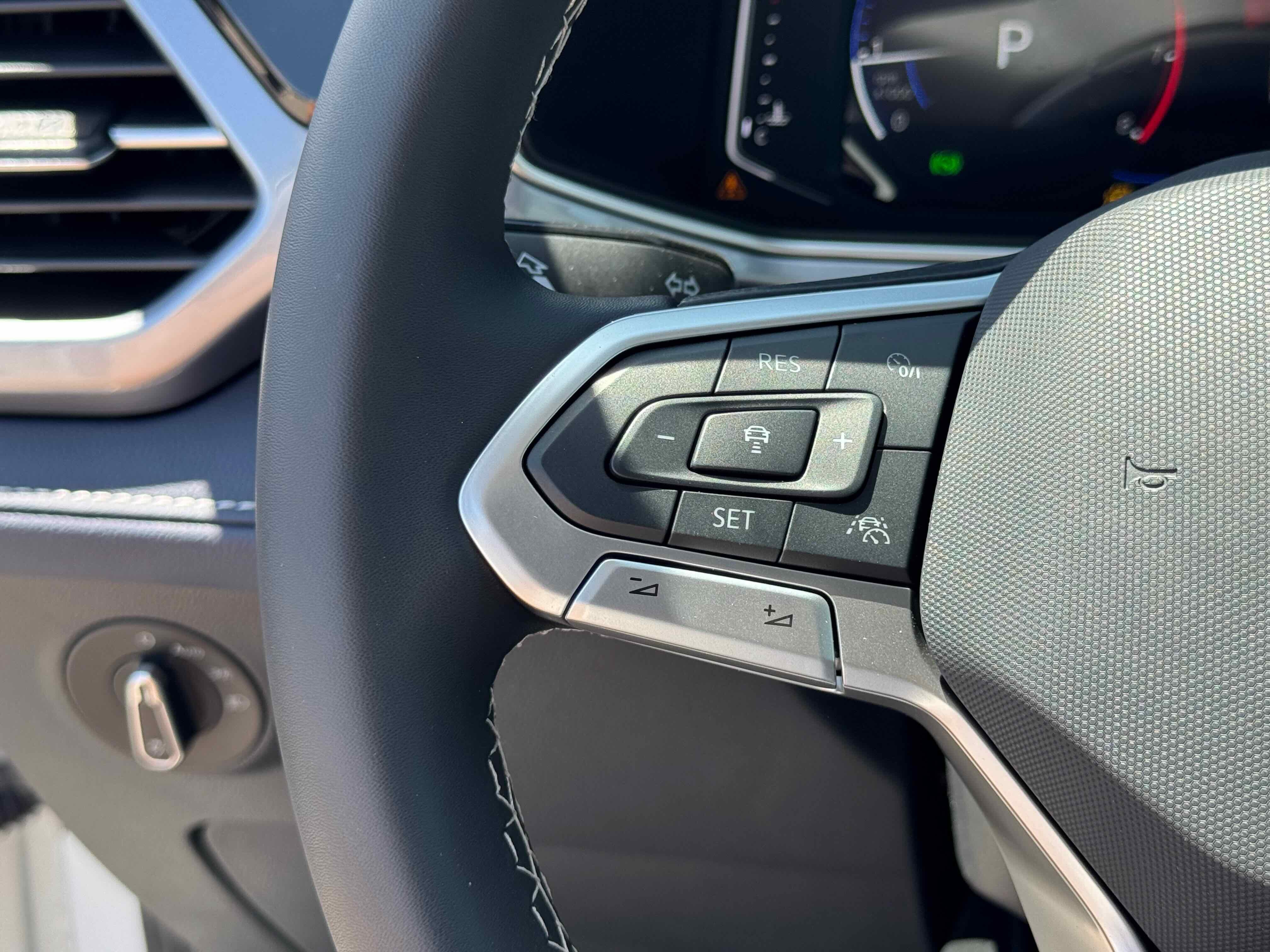 2025 Volkswagen Taos SEL