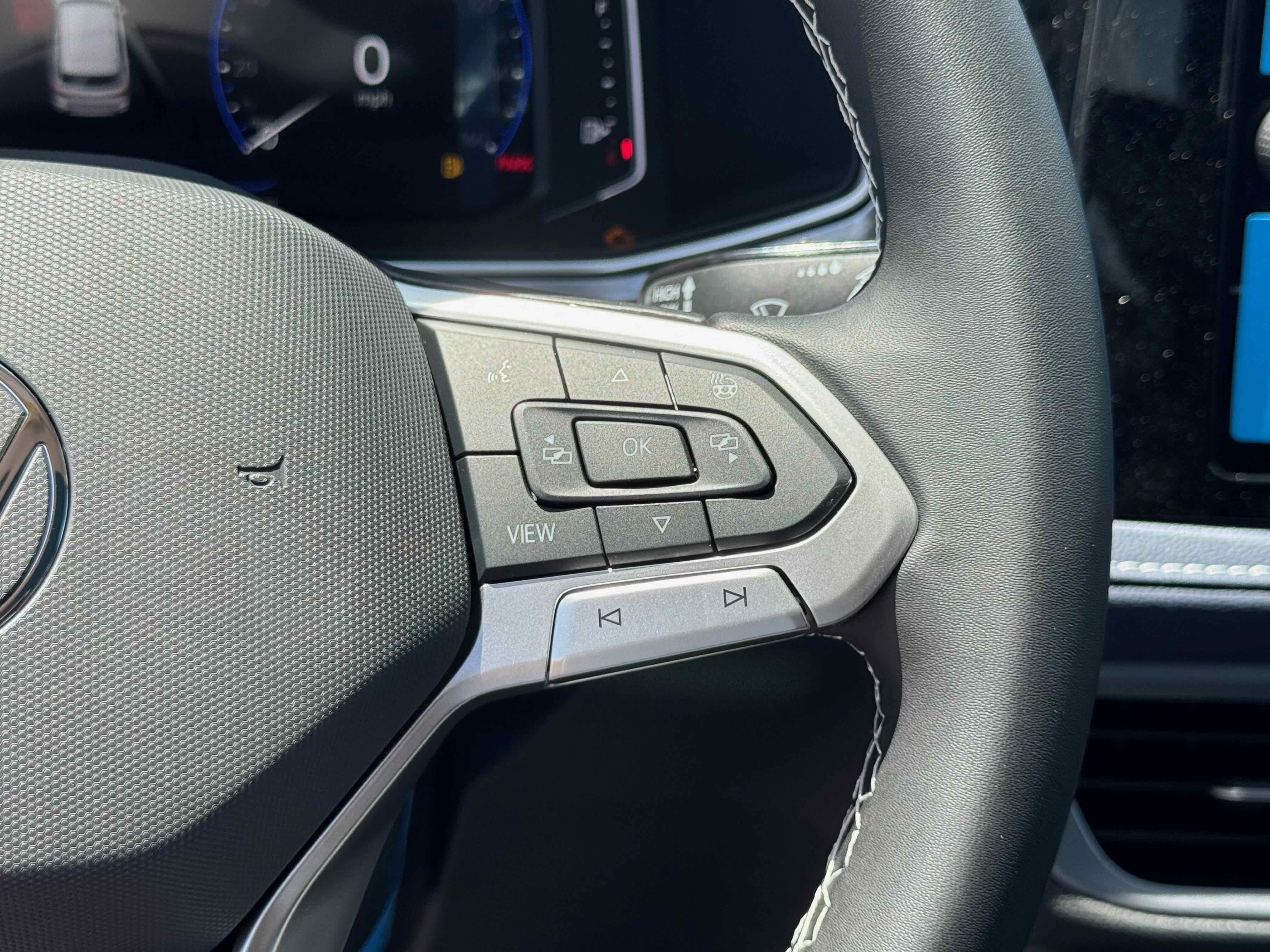 2025 Volkswagen Taos SEL