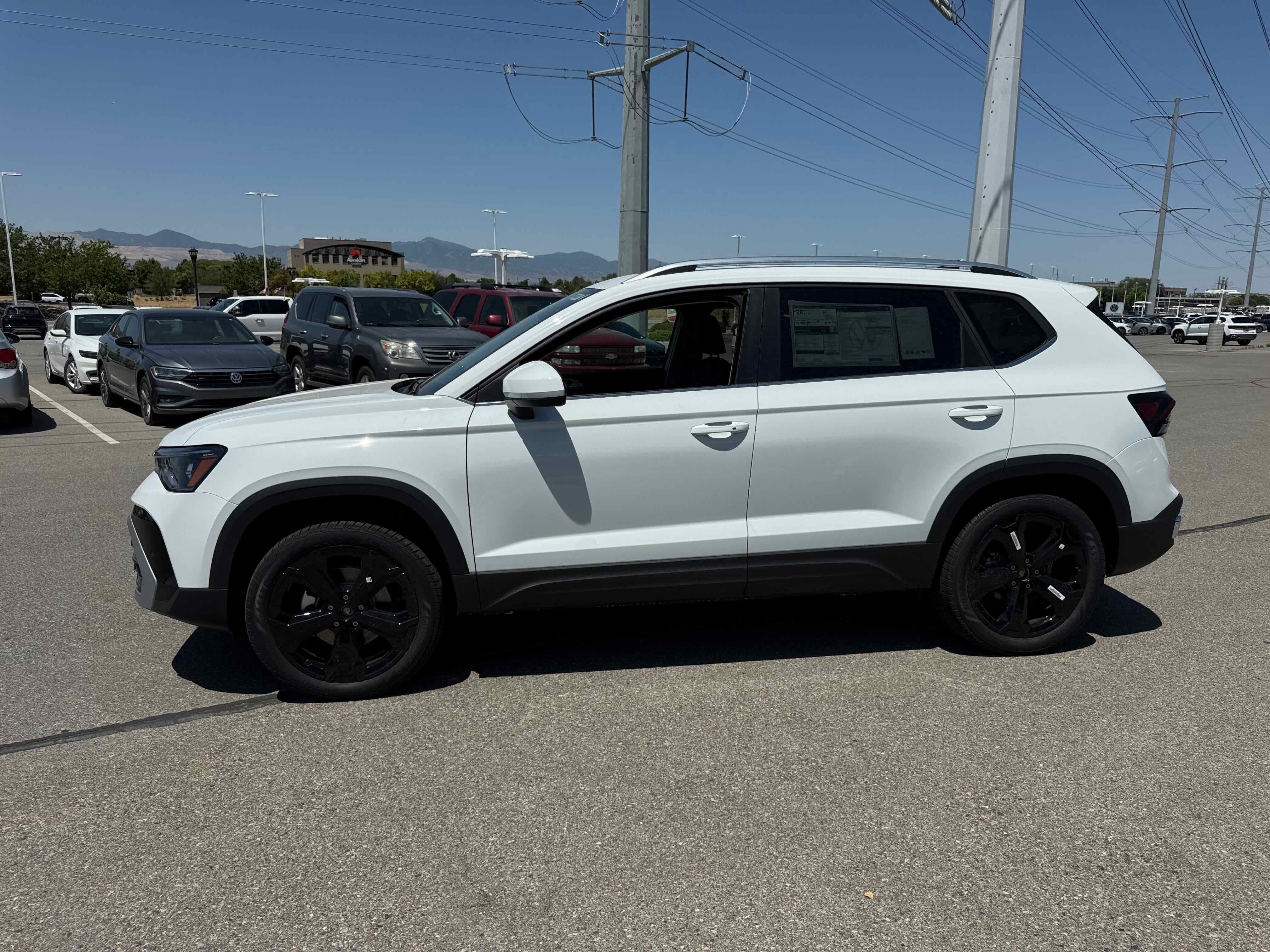 2025 Volkswagen Taos SEL