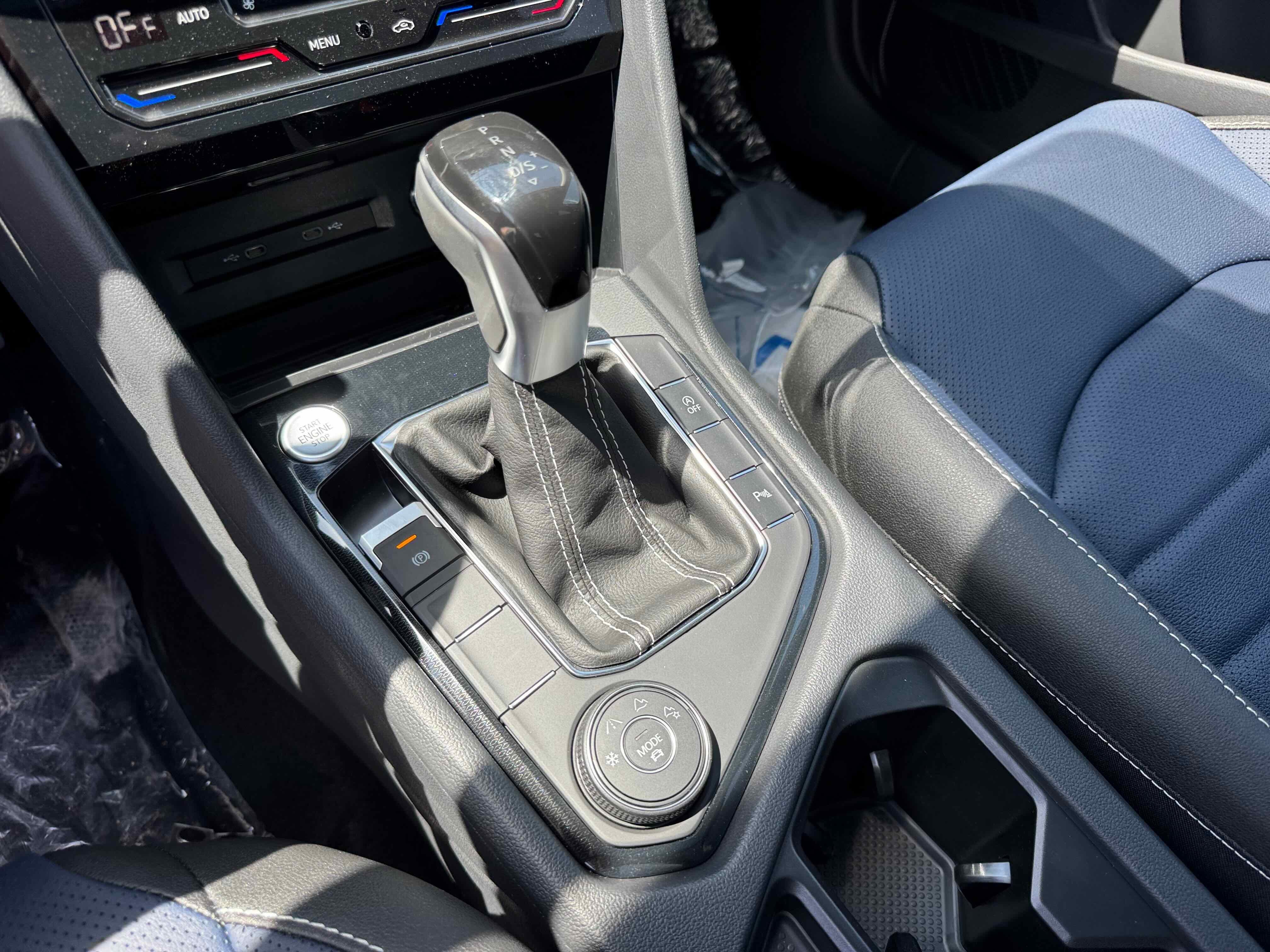 2025 Volkswagen Taos SEL