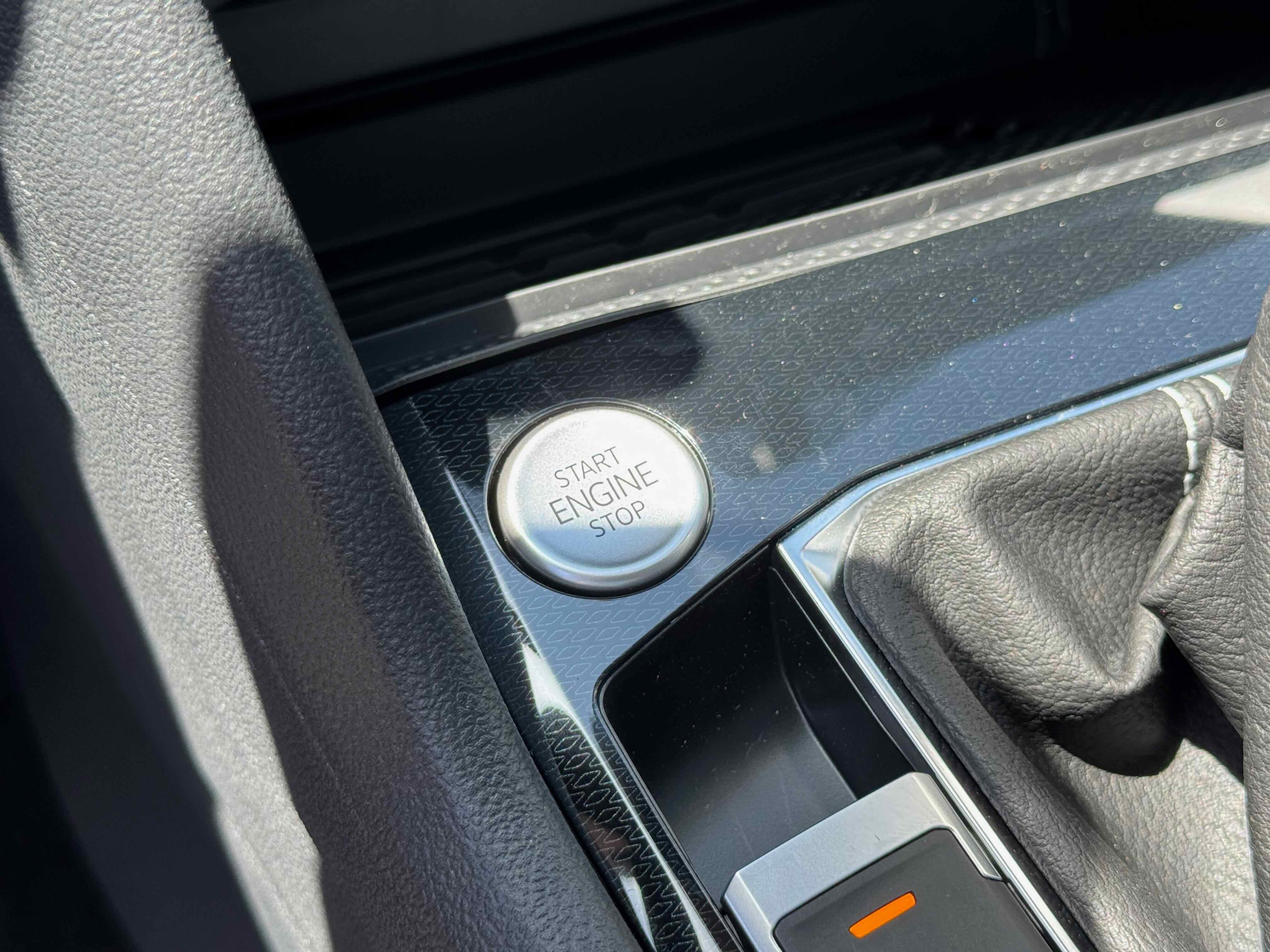 2025 Volkswagen Taos SEL