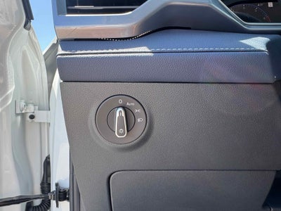 2025 Volkswagen Taos SEL