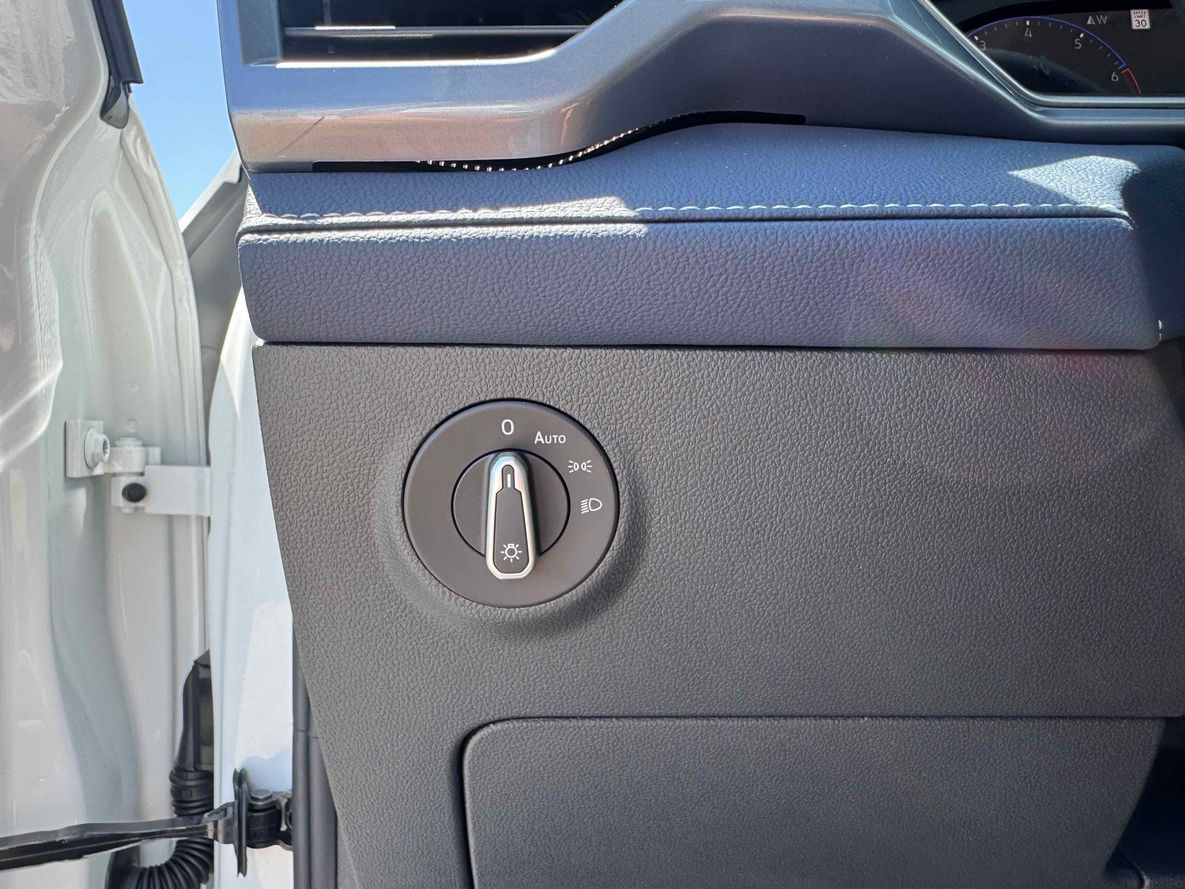 2025 Volkswagen Taos SEL