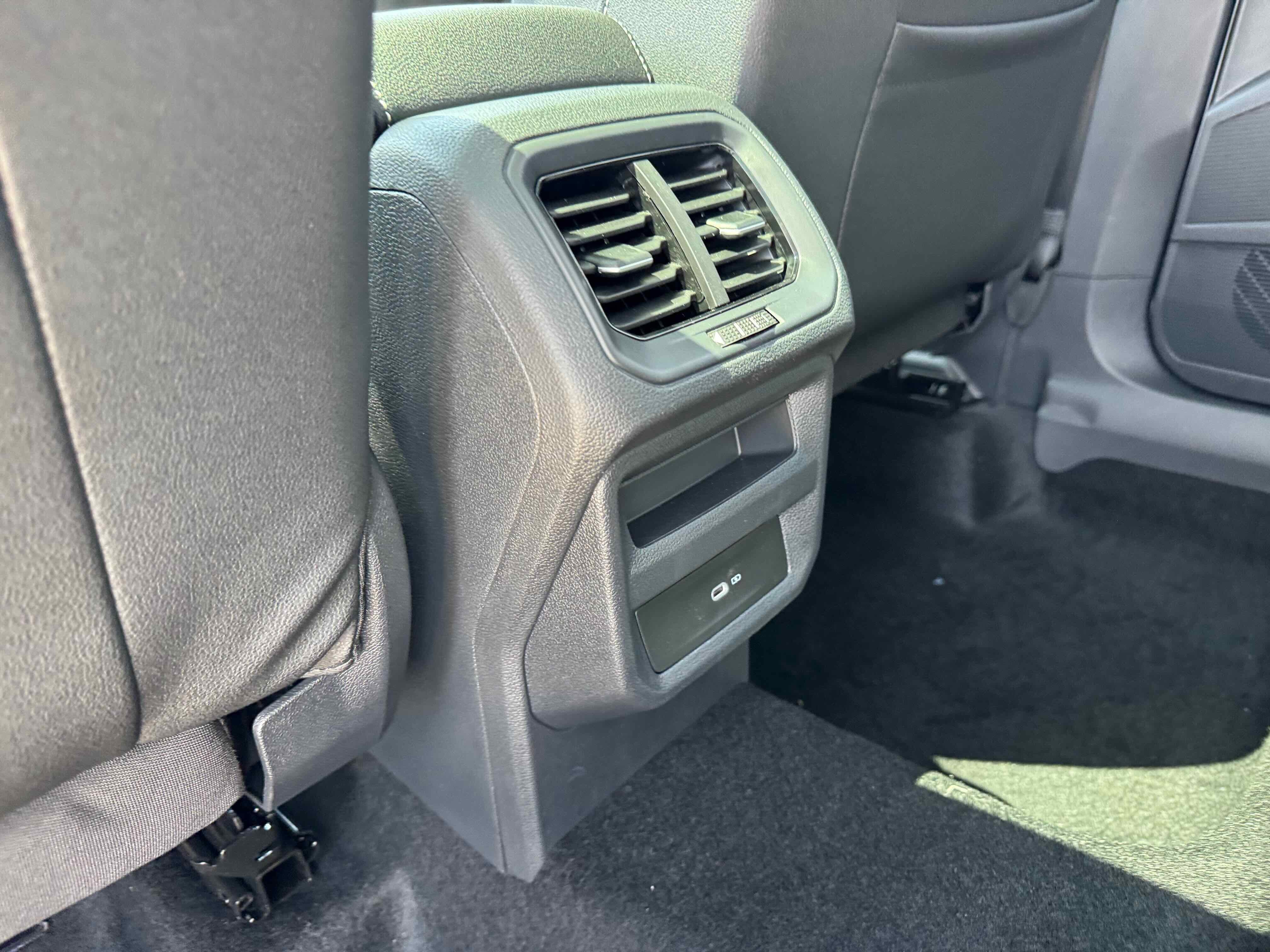 2025 Volkswagen Taos SEL