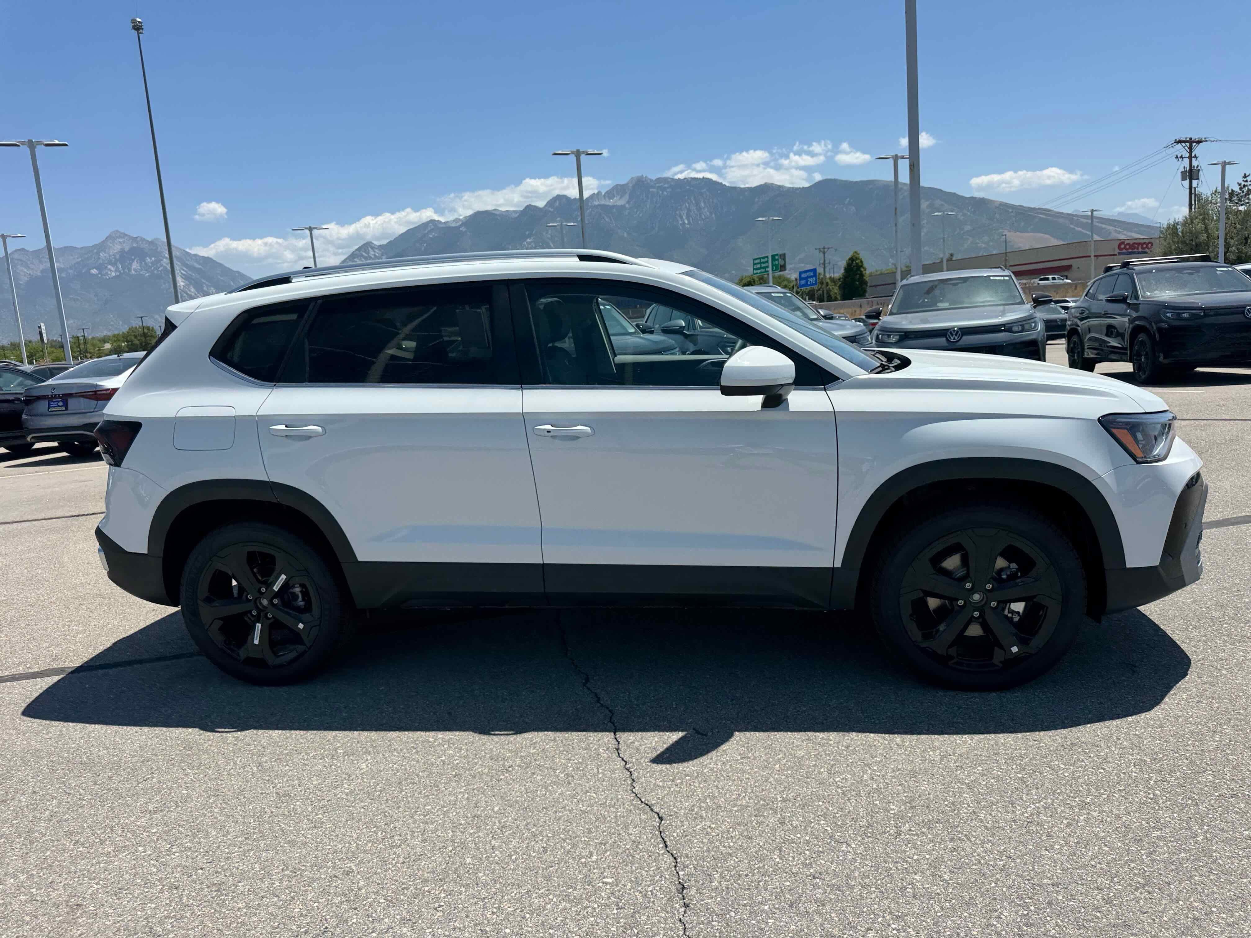 2025 Volkswagen Taos SEL