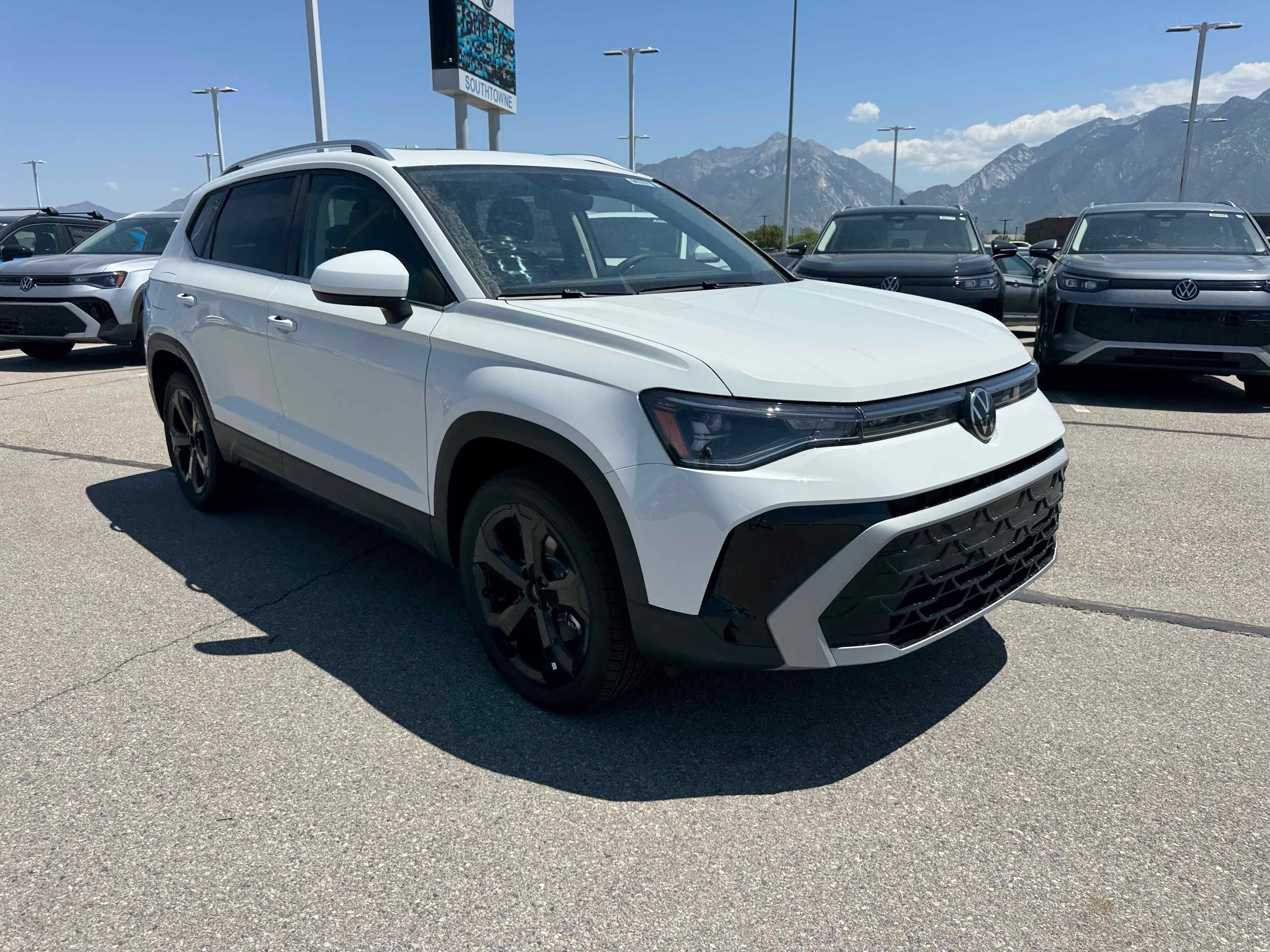 2025 Volkswagen Taos SEL