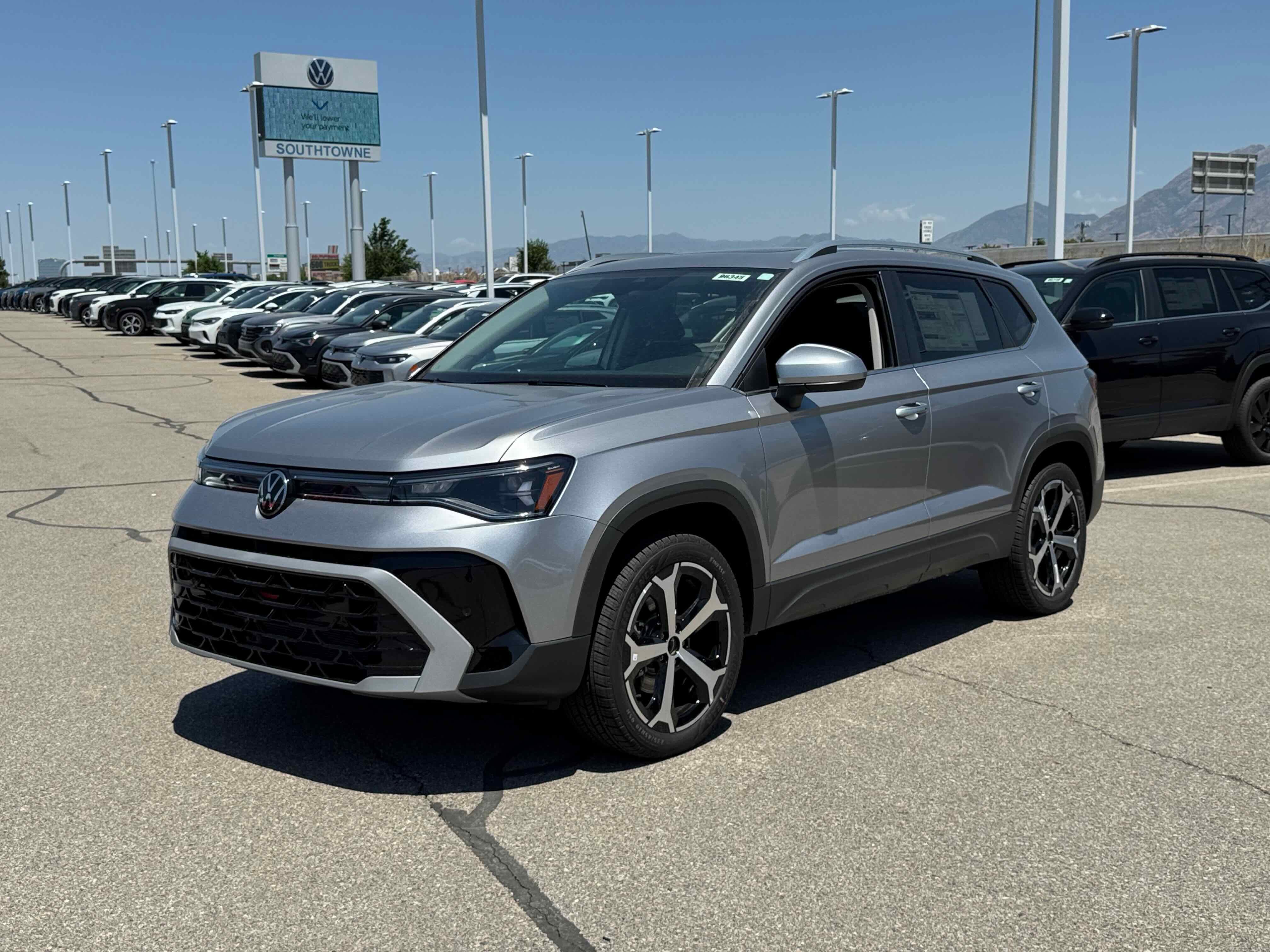 2025 Volkswagen Taos SEL