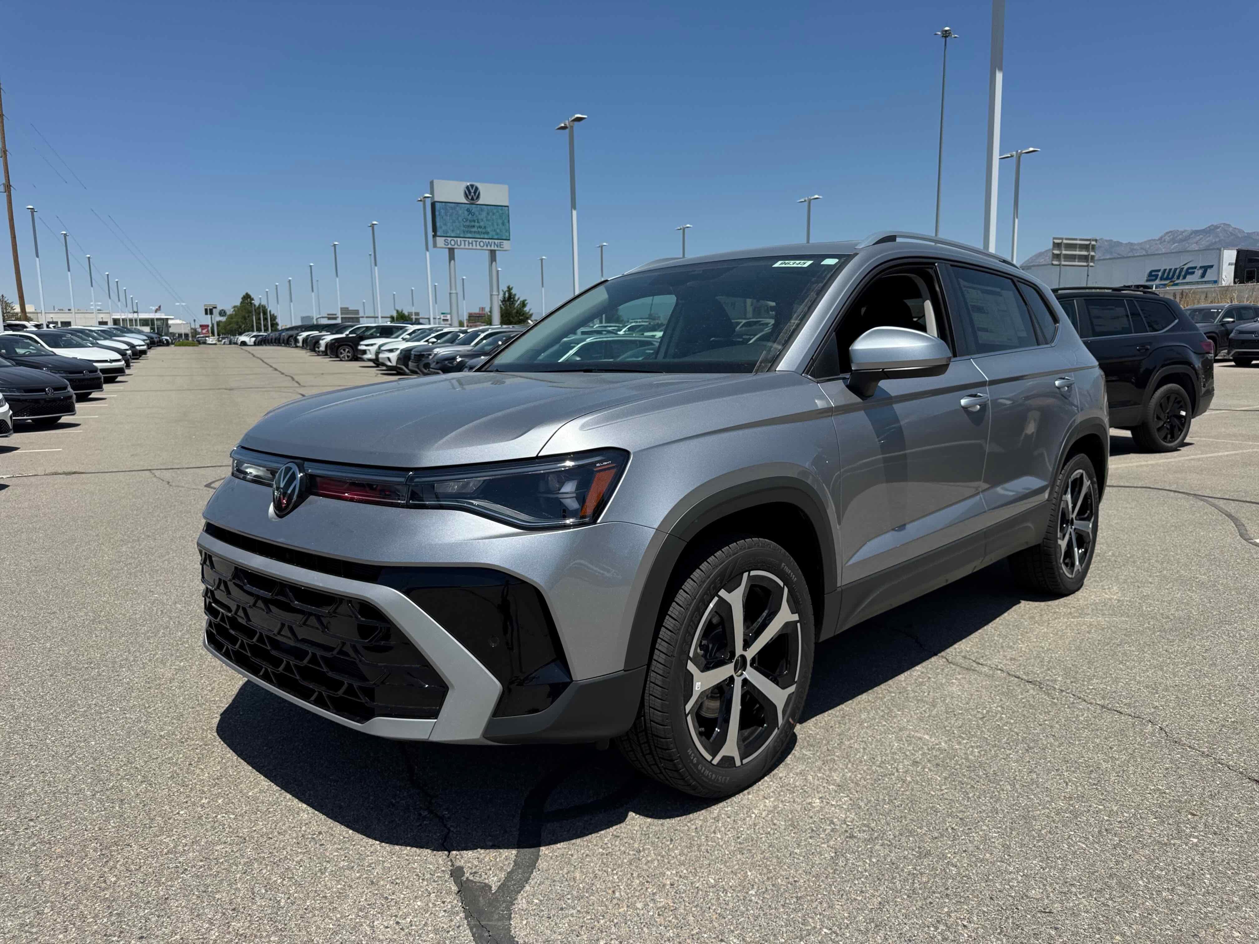 2025 Volkswagen Taos SEL