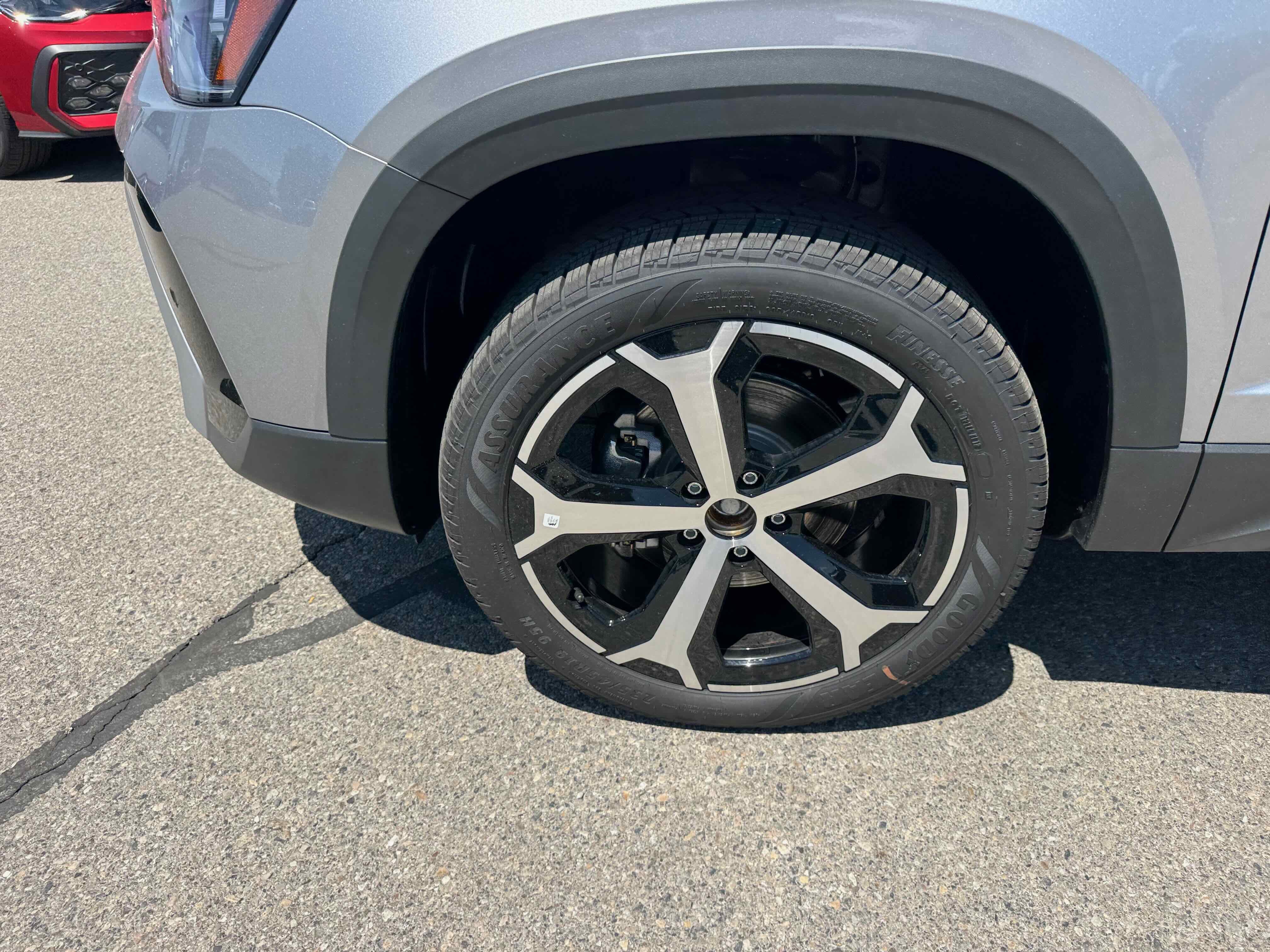 2025 Volkswagen Taos SEL