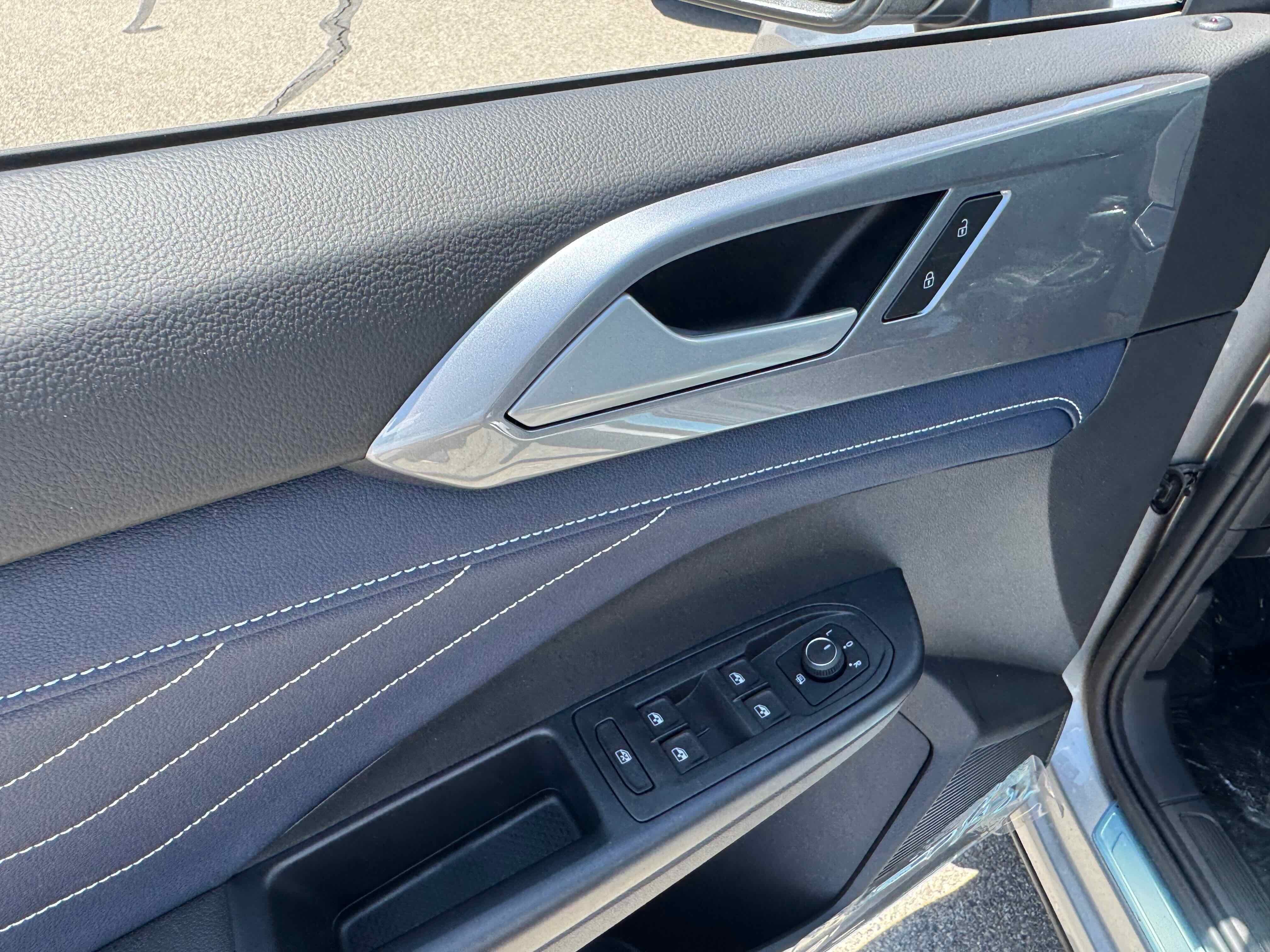 2025 Volkswagen Taos SEL