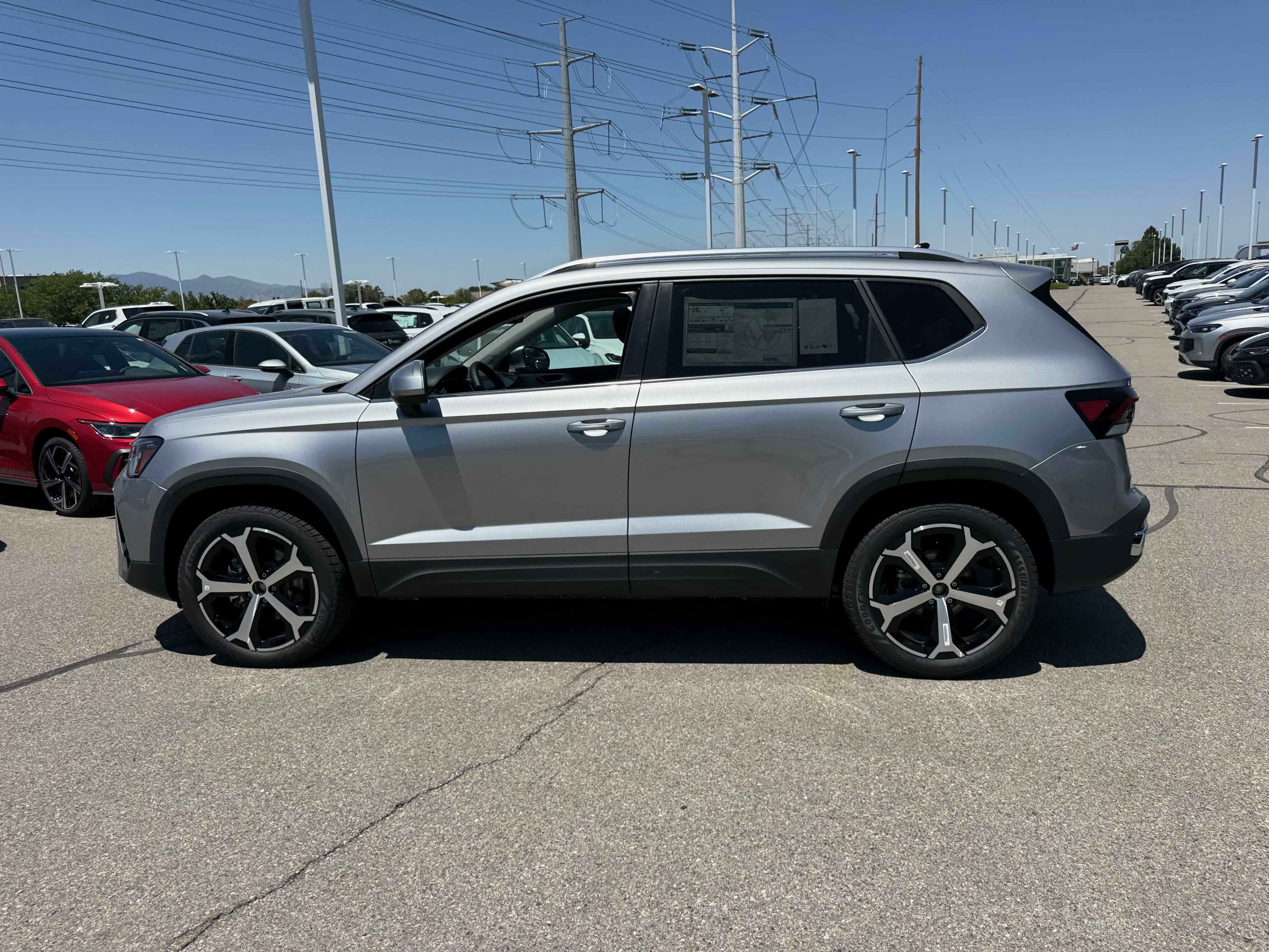 2025 Volkswagen Taos SEL