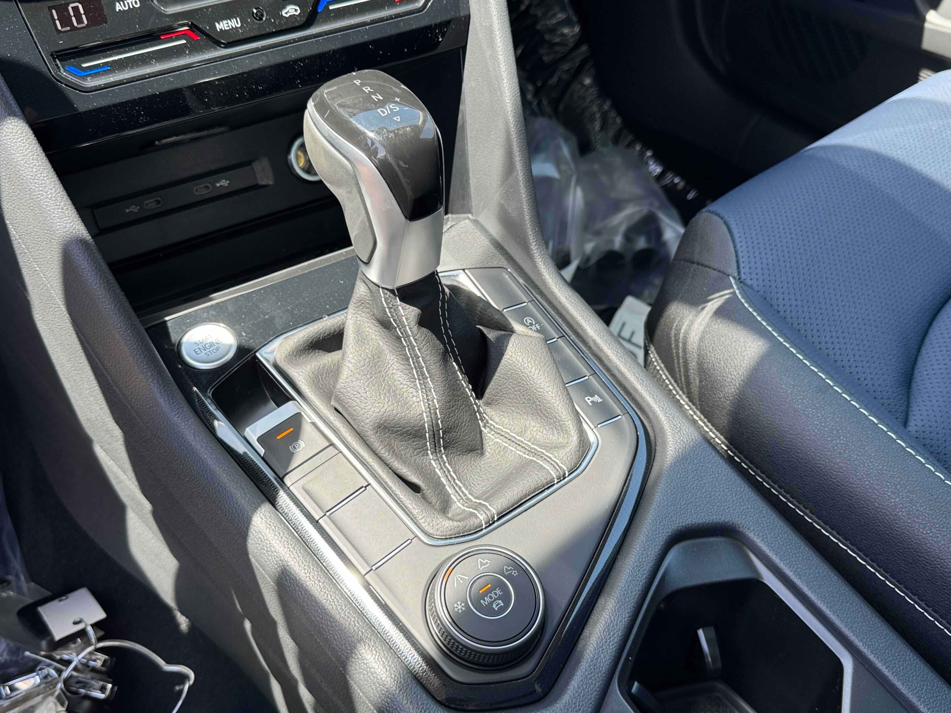 2025 Volkswagen Taos SEL