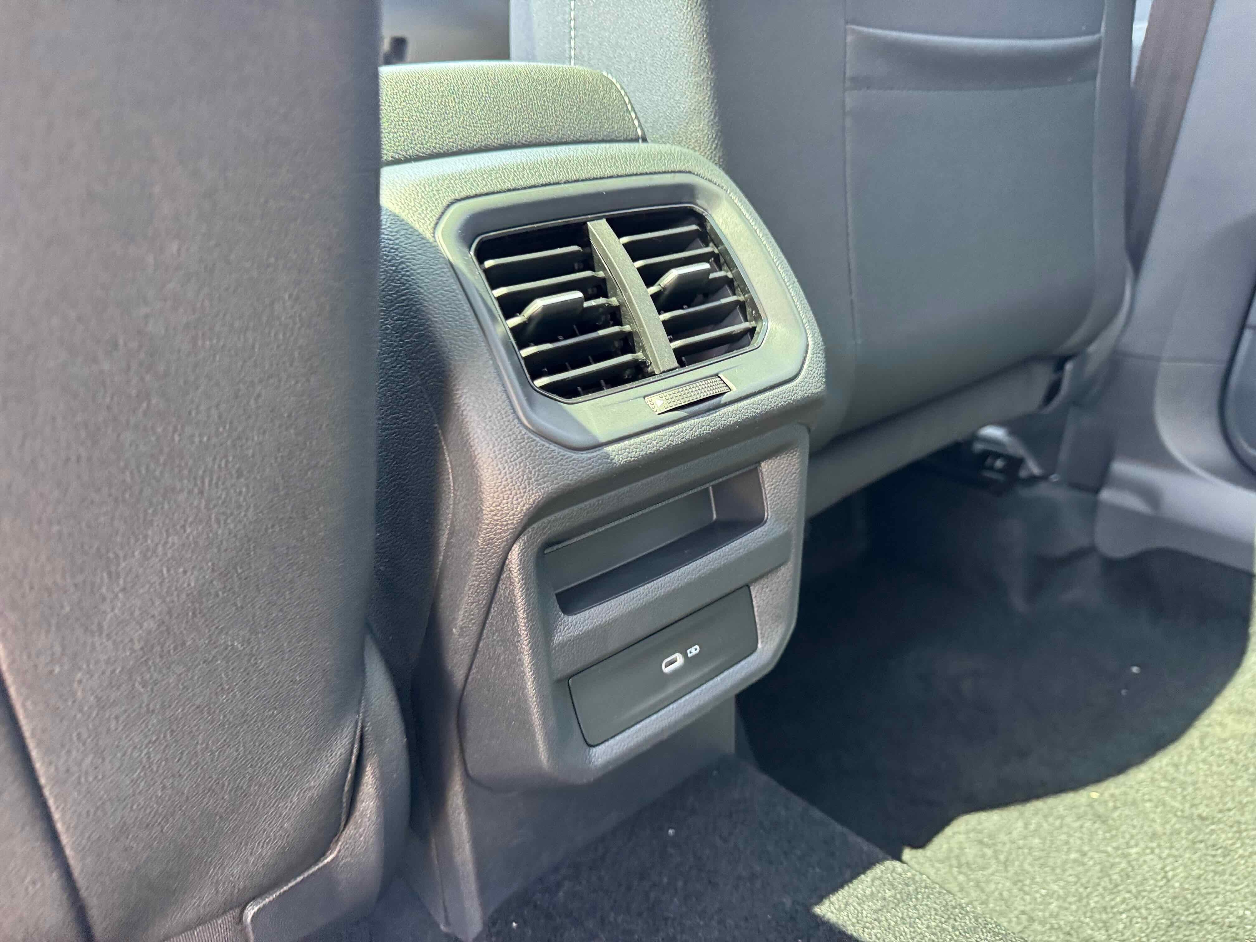 2025 Volkswagen Taos SEL