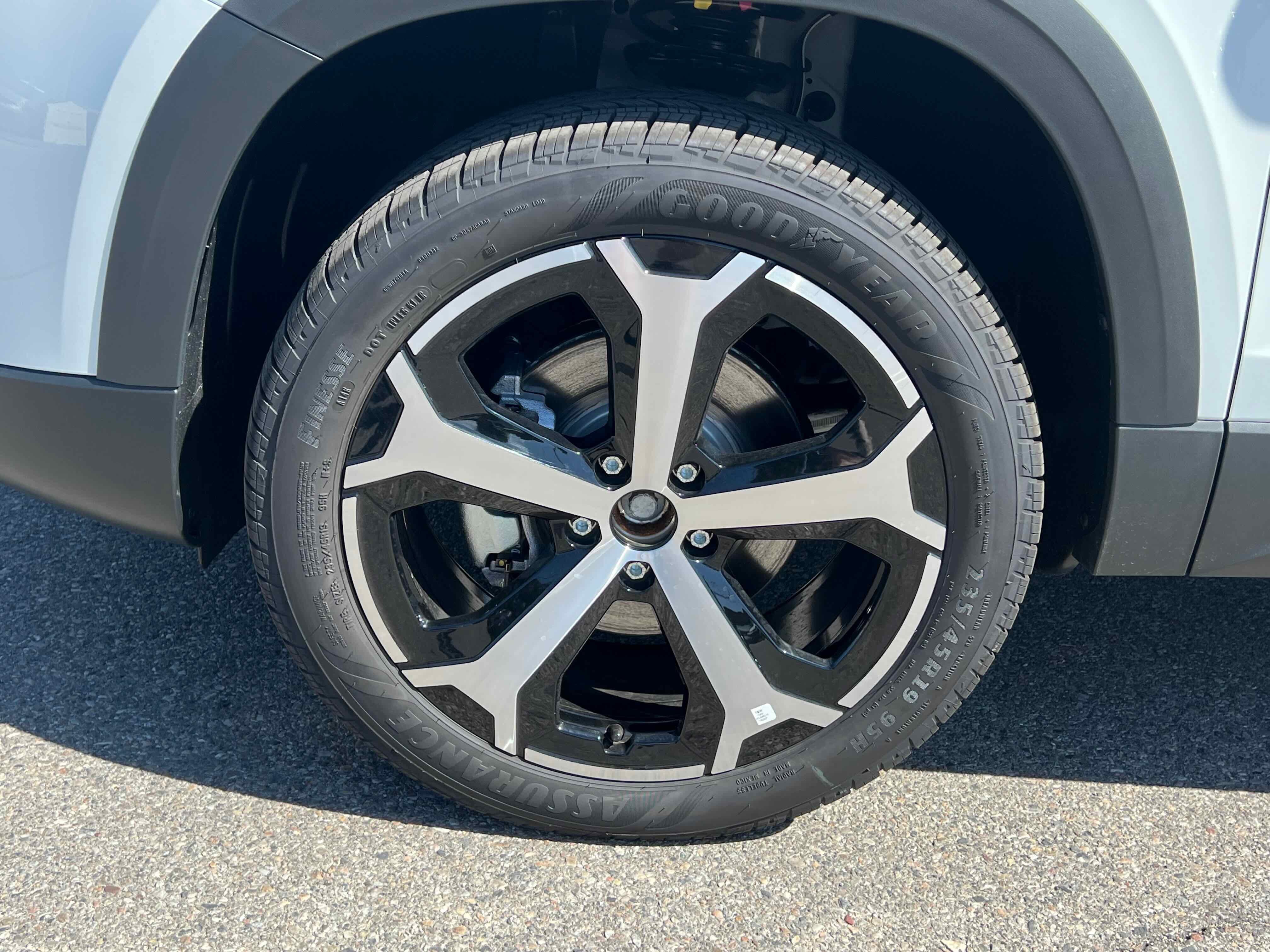 2025 Volkswagen Taos SEL