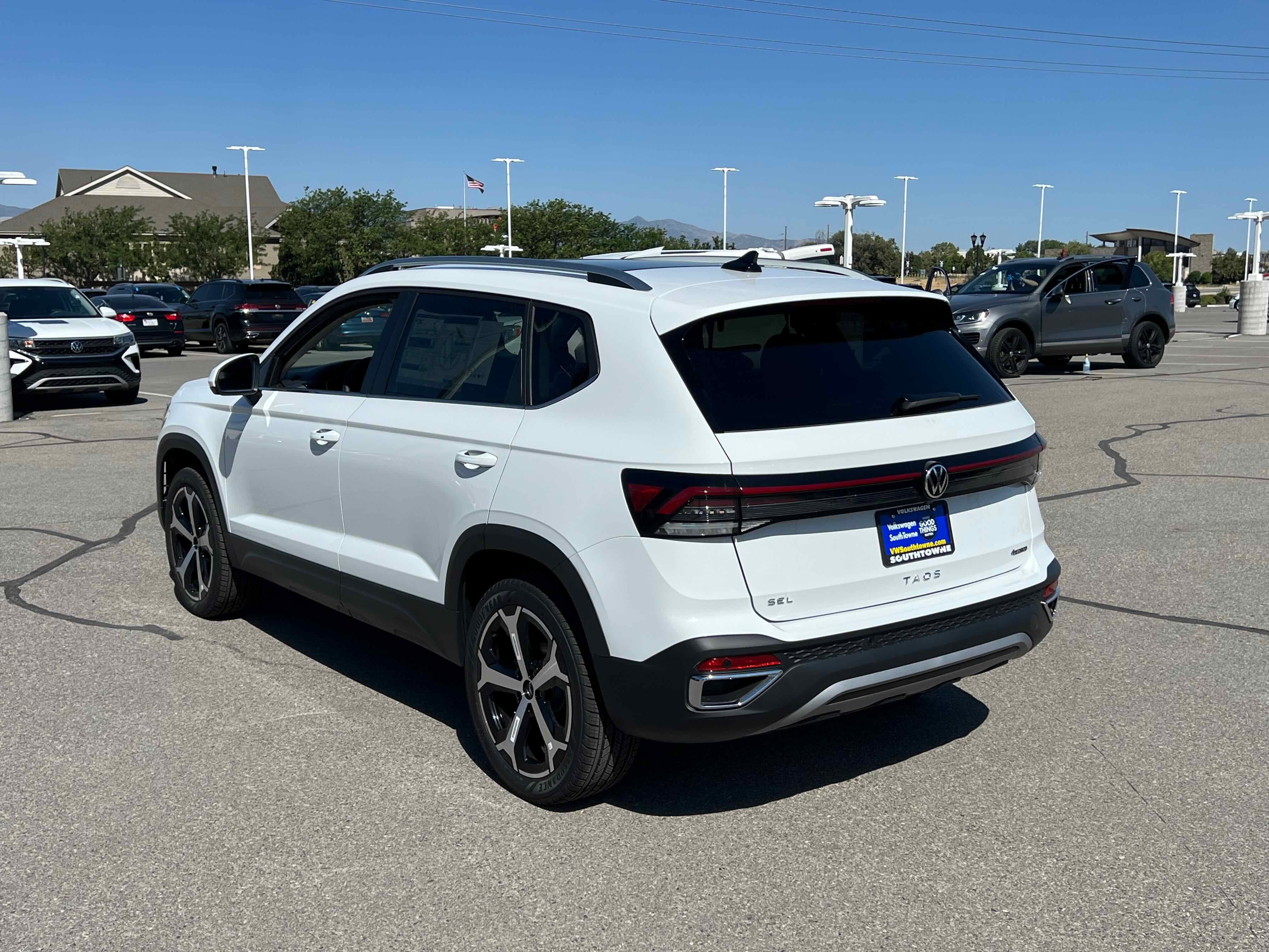 2025 Volkswagen Taos SEL