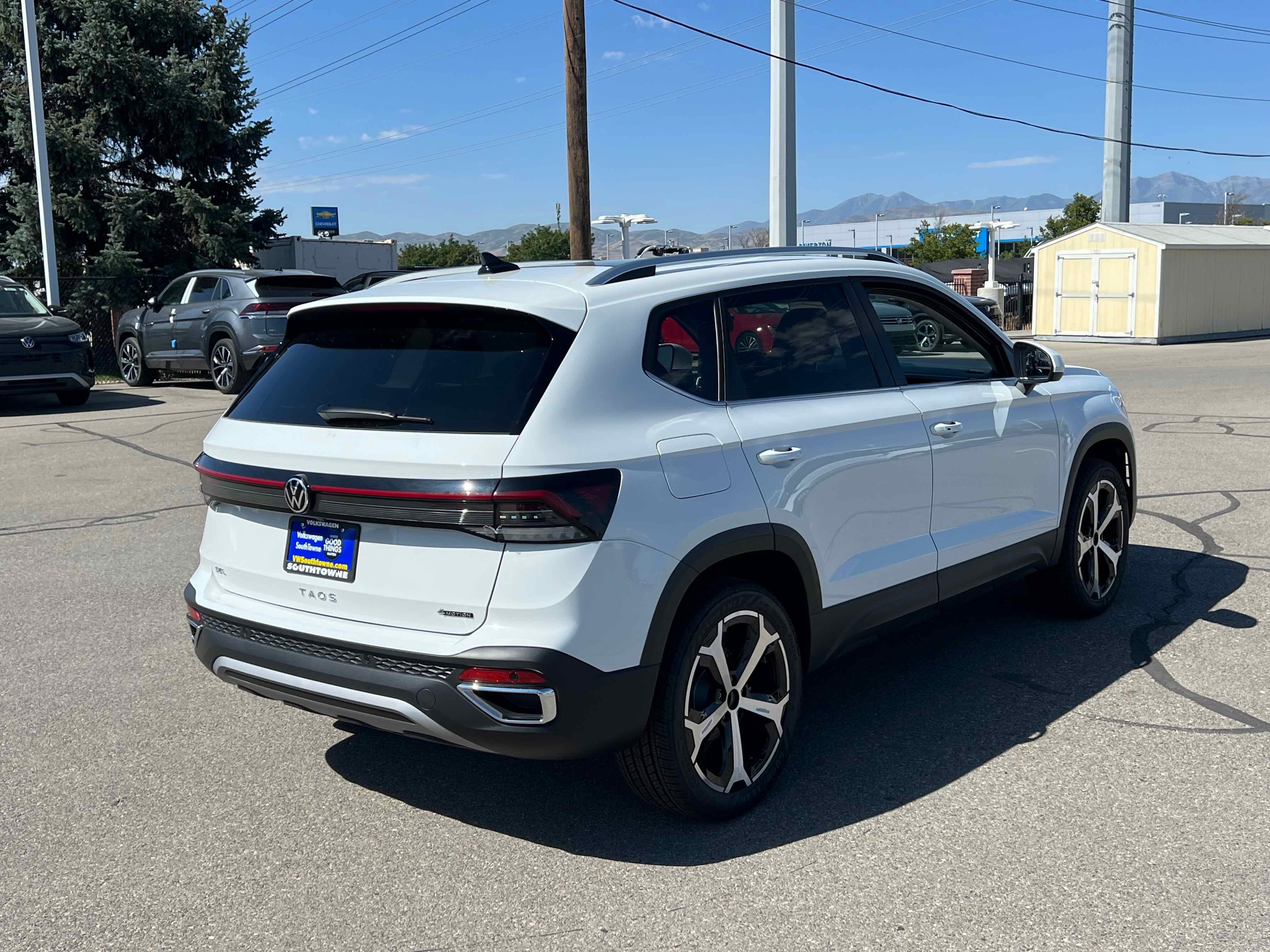 2025 Volkswagen Taos SEL
