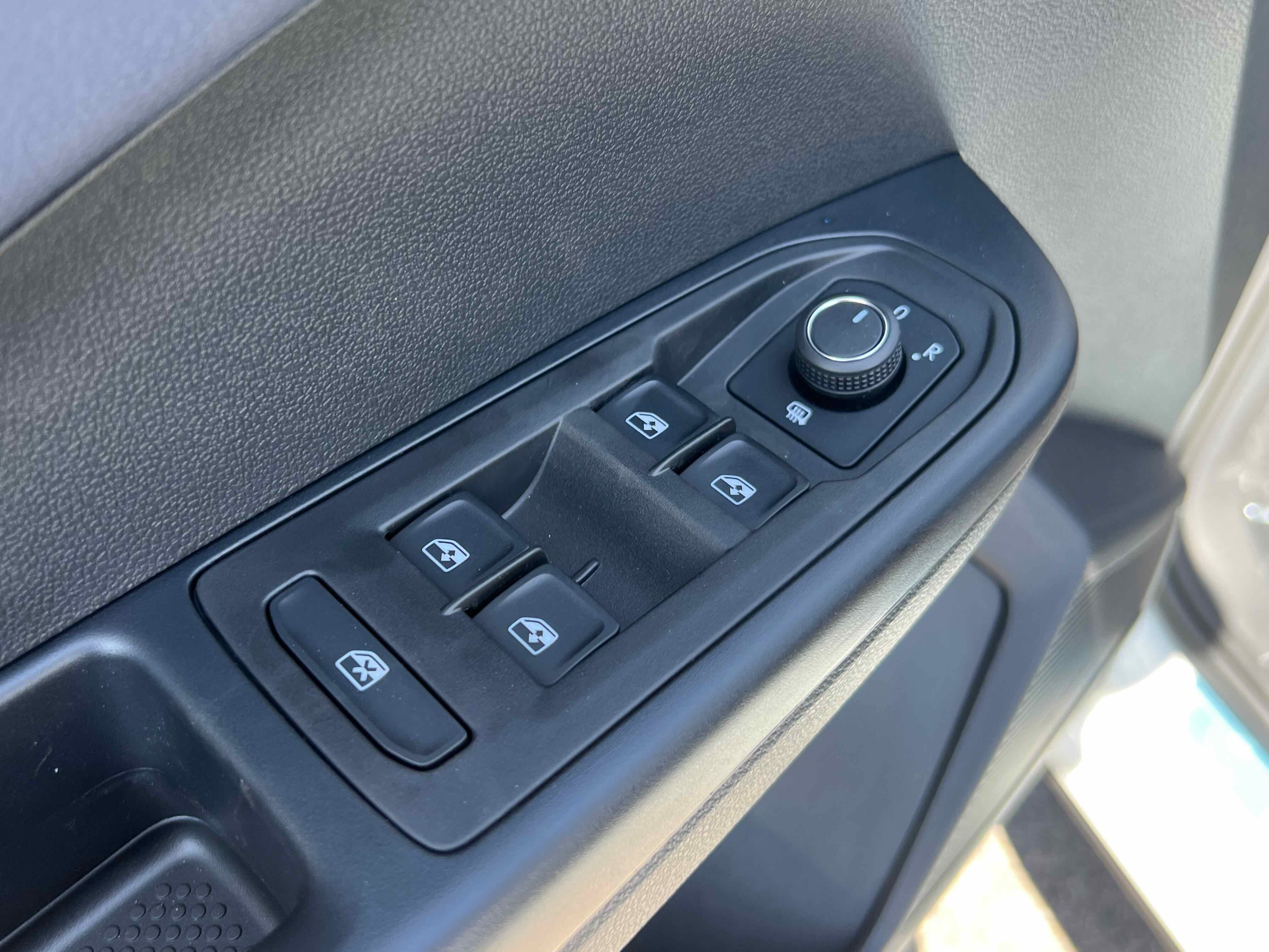 2025 Volkswagen Taos SEL