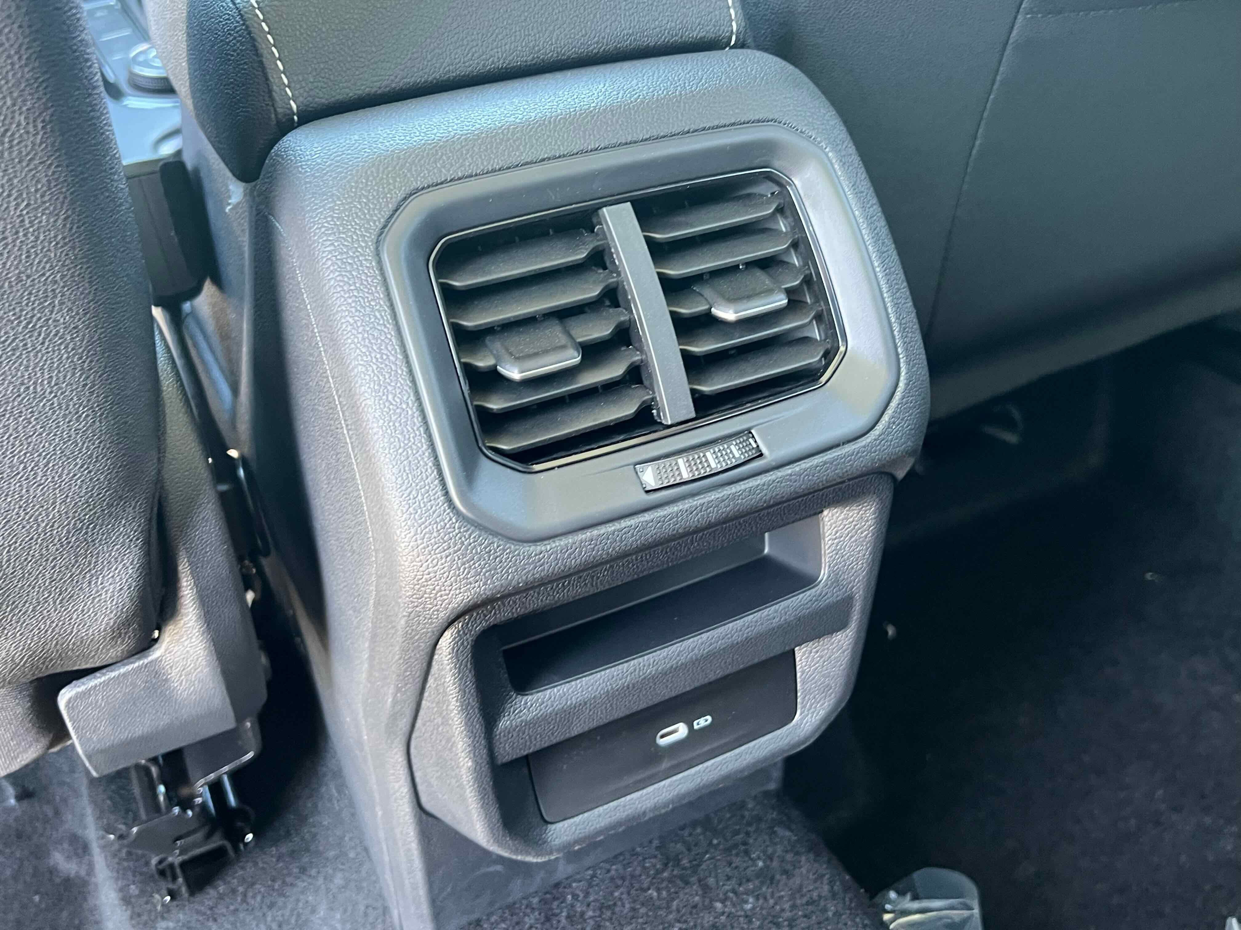 2025 Volkswagen Taos SEL