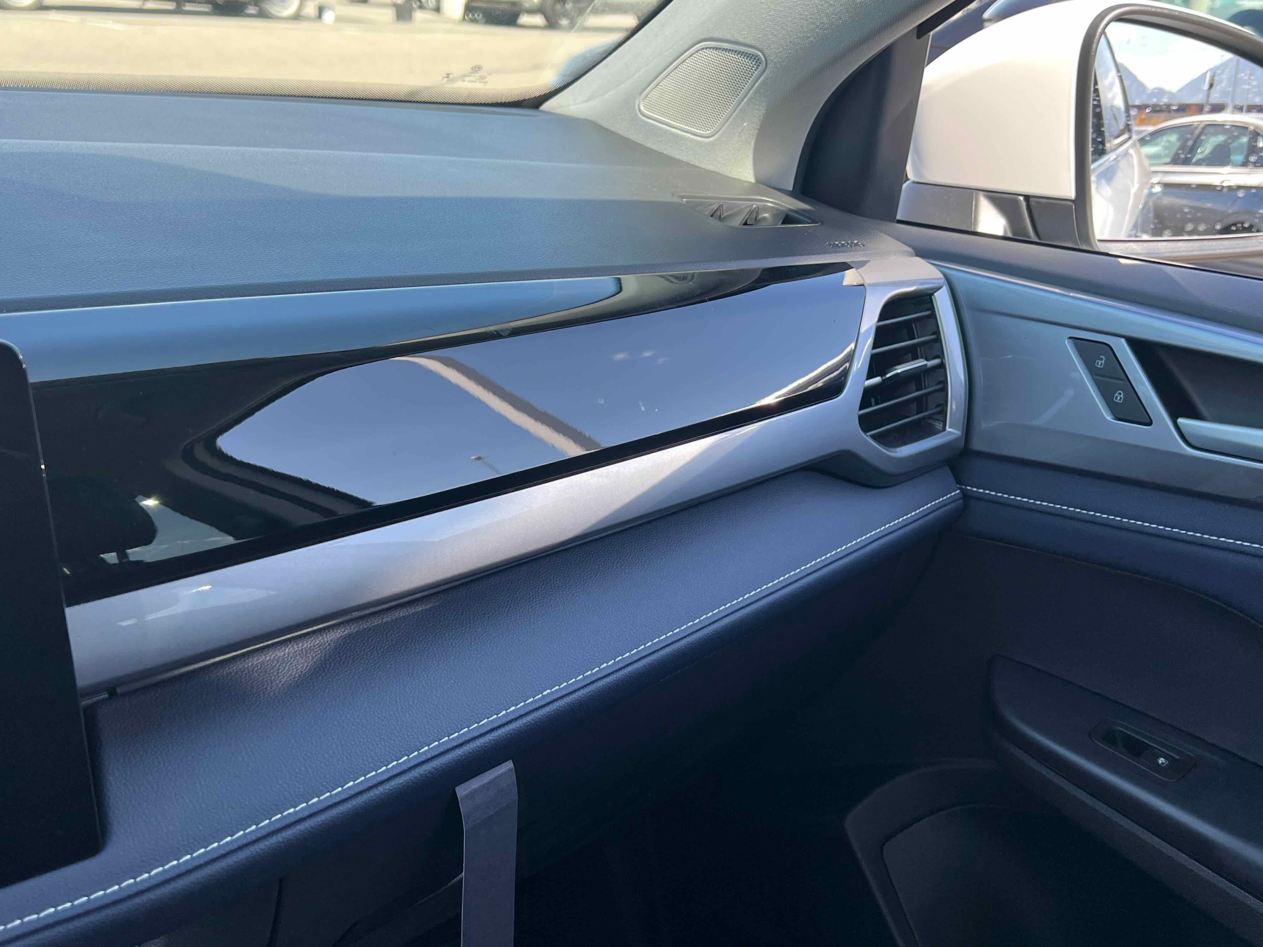 2025 Volkswagen Taos SEL