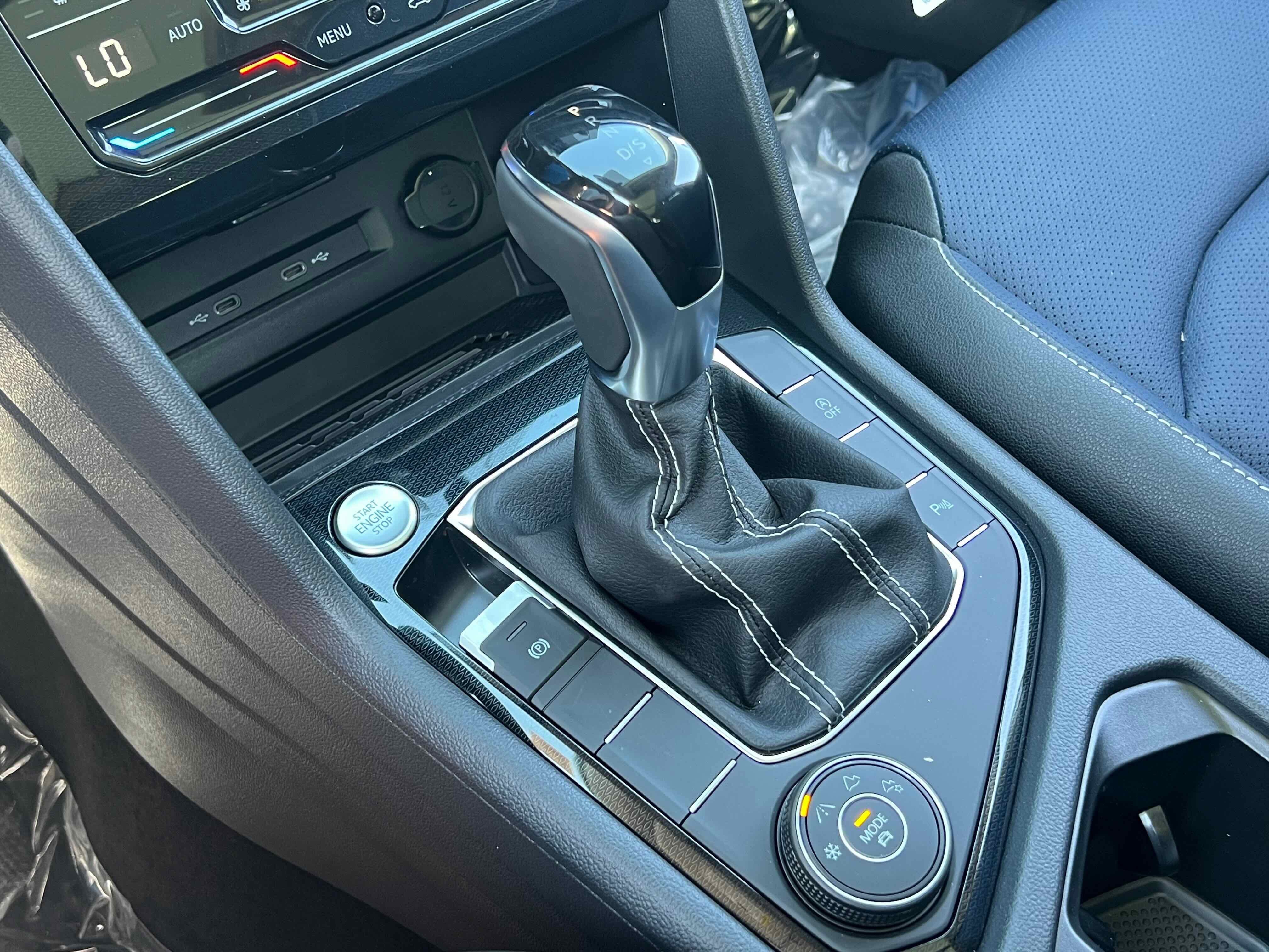 2025 Volkswagen Taos SEL