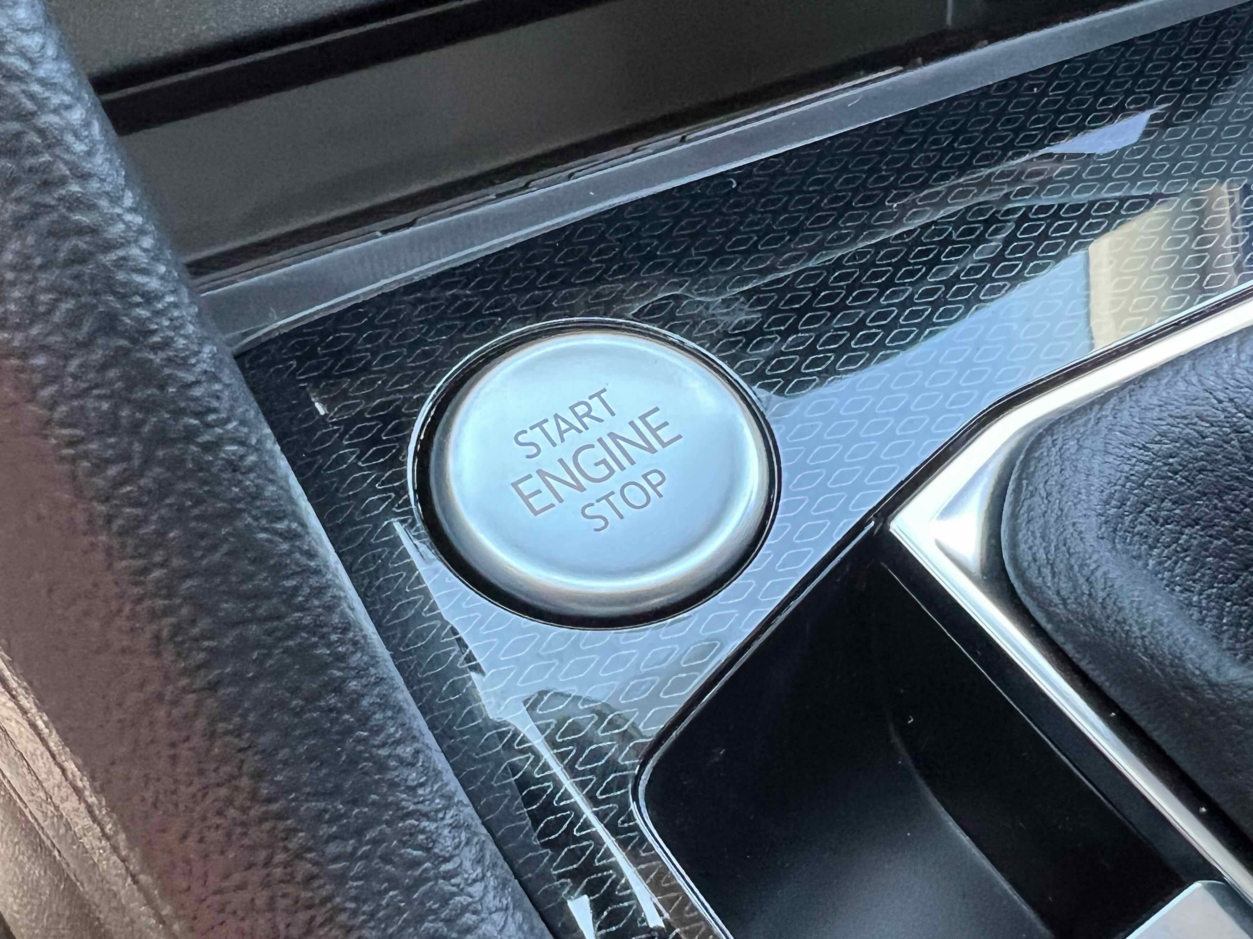 2025 Volkswagen Taos SEL