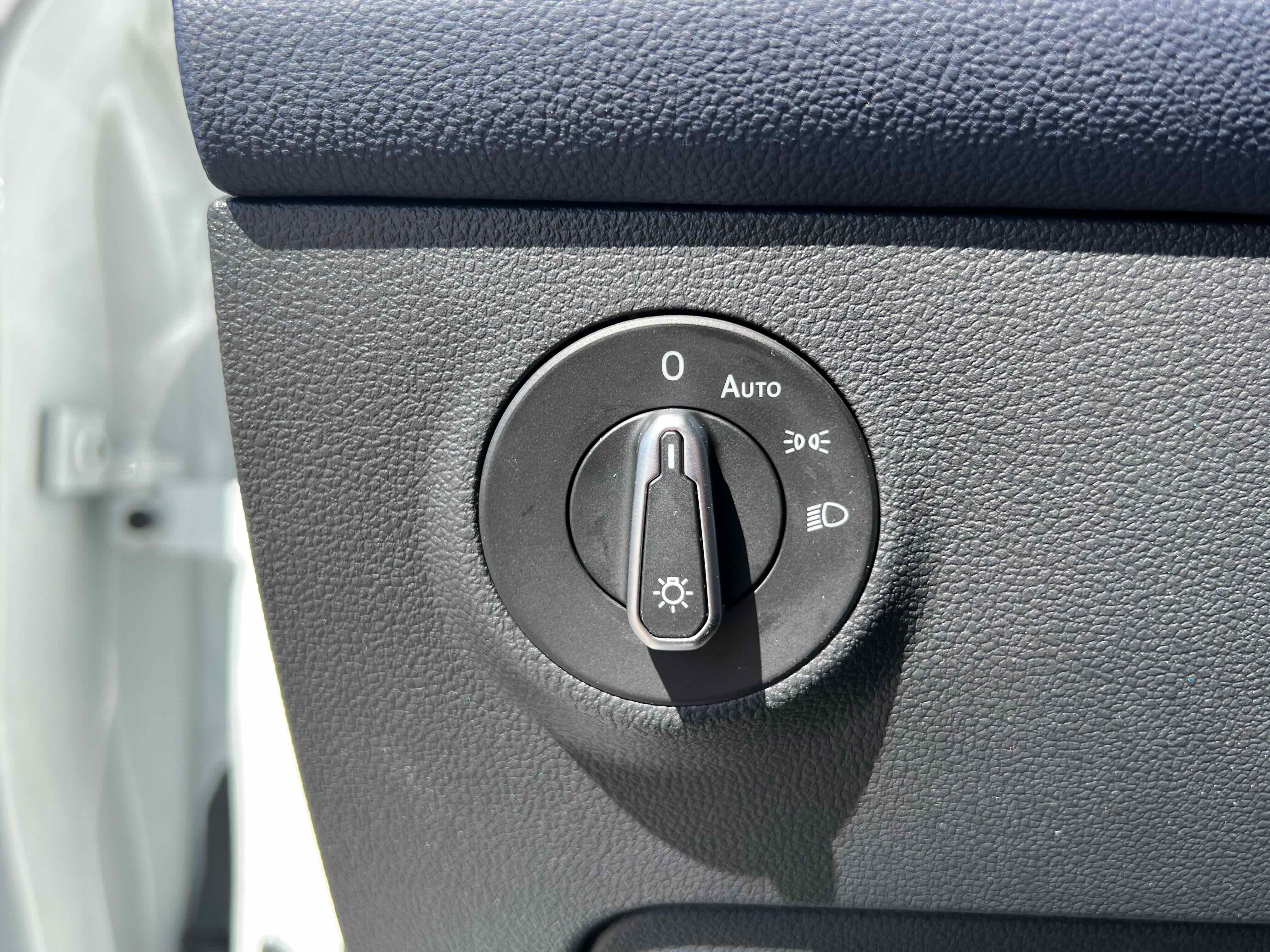 2025 Volkswagen Taos SEL