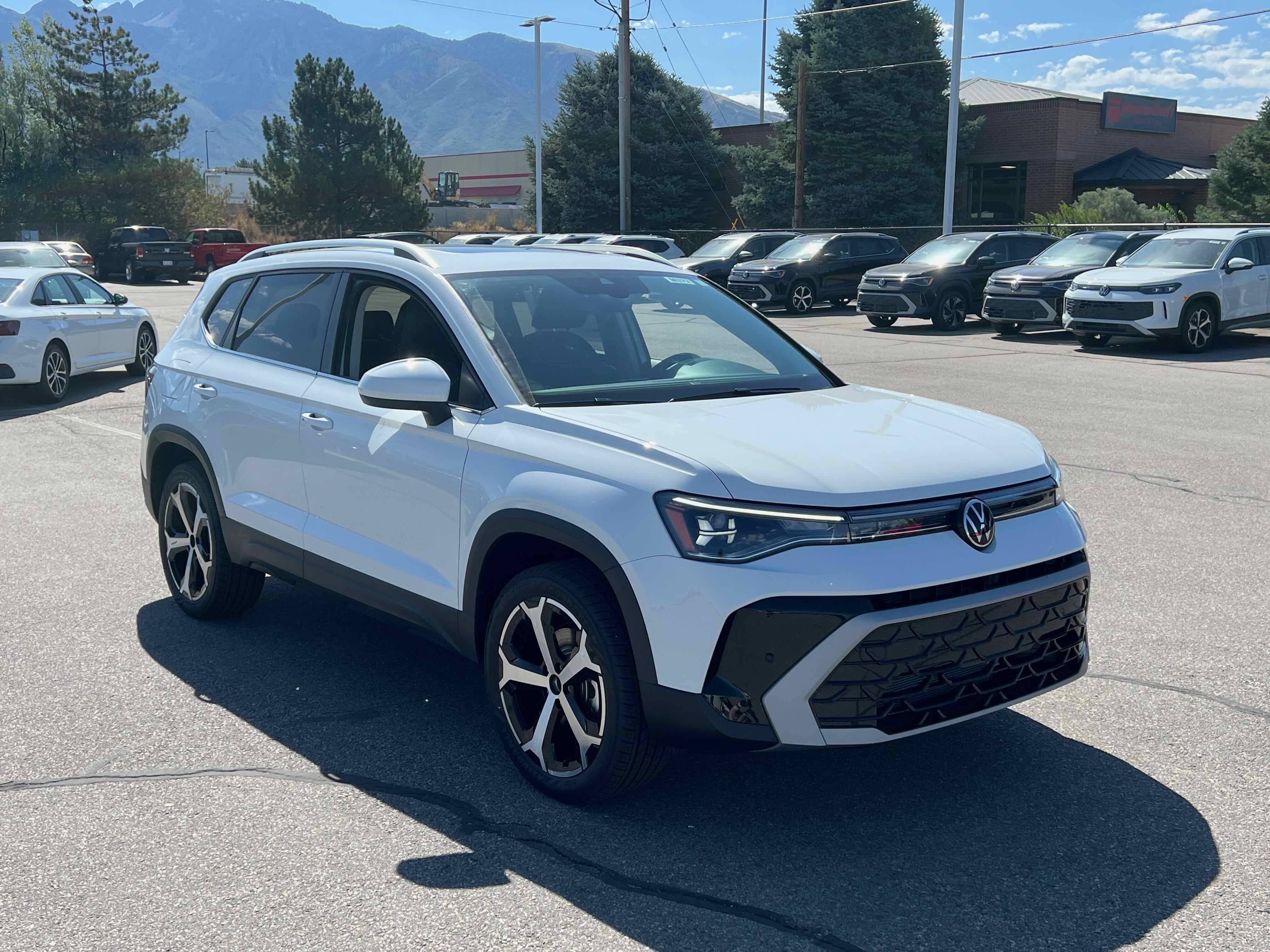 2025 Volkswagen Taos SEL