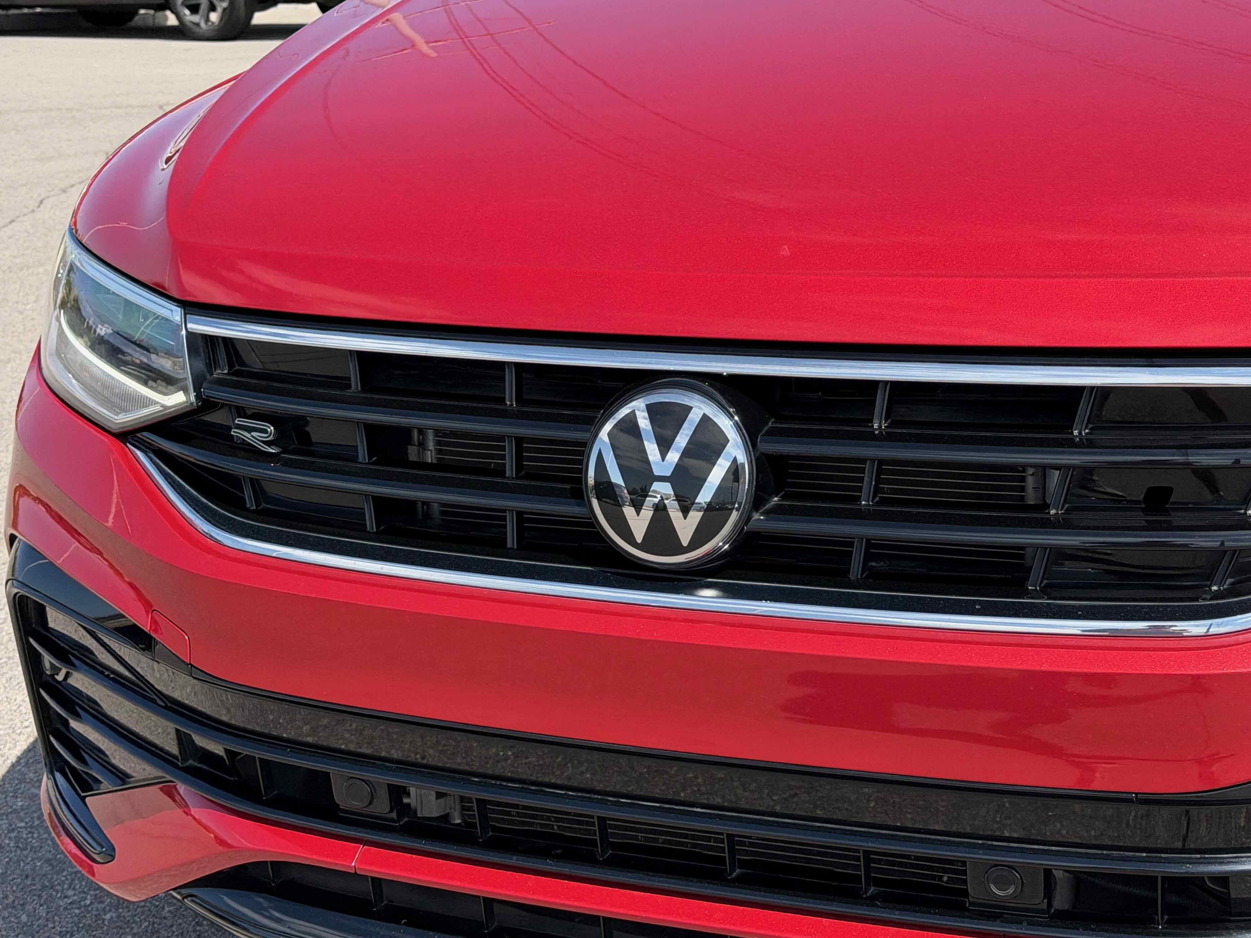 2024 Volkswagen Tiguan SE R-Line Black