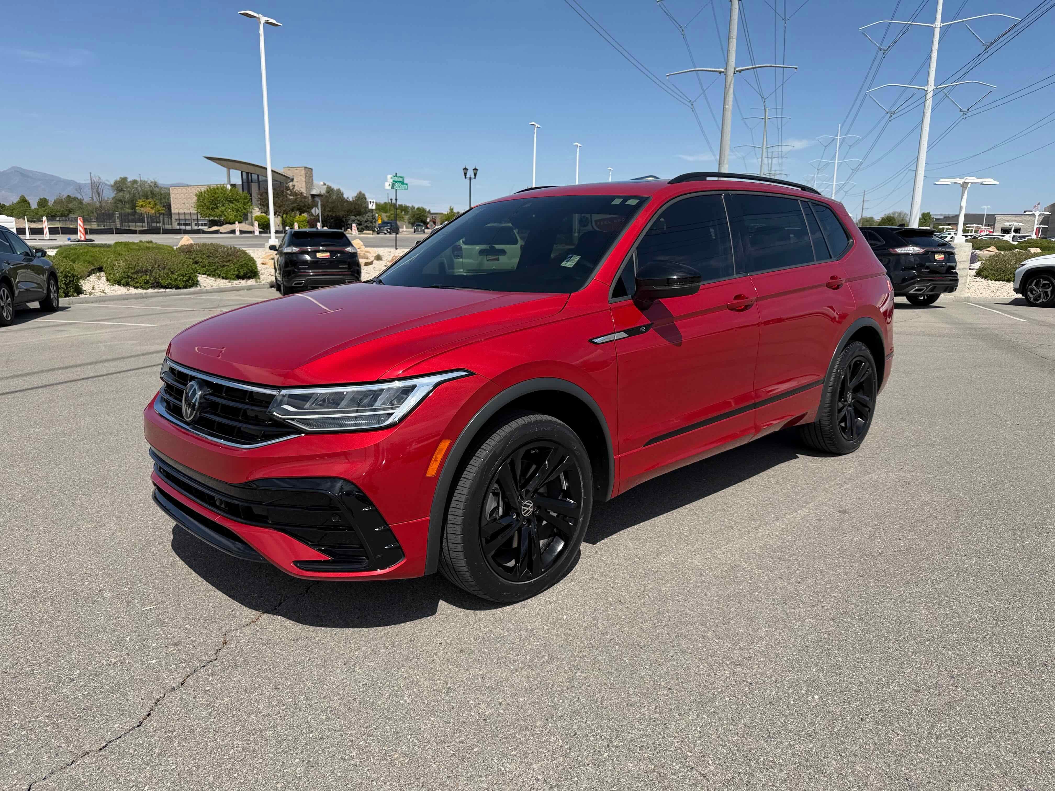 2024 Volkswagen Tiguan SE R-Line Black