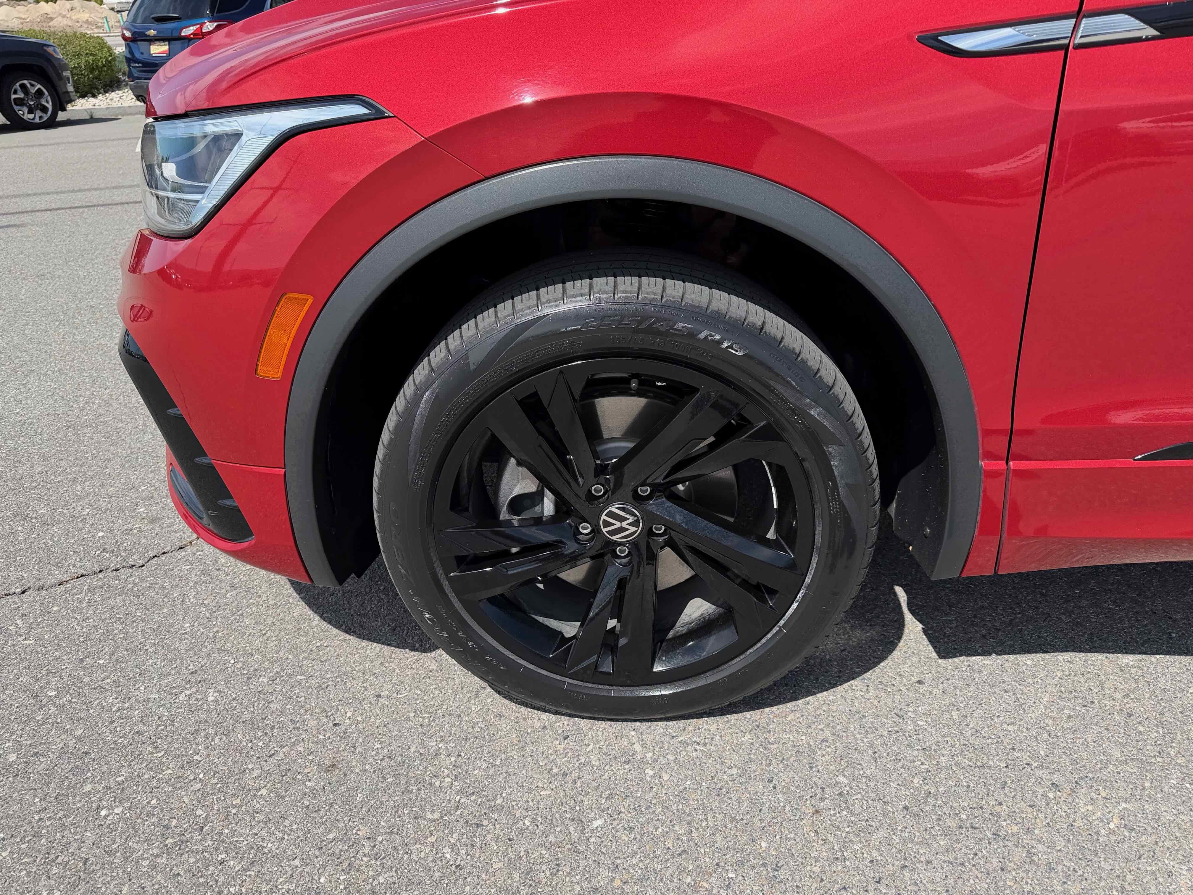 2024 Volkswagen Tiguan SE R-Line Black