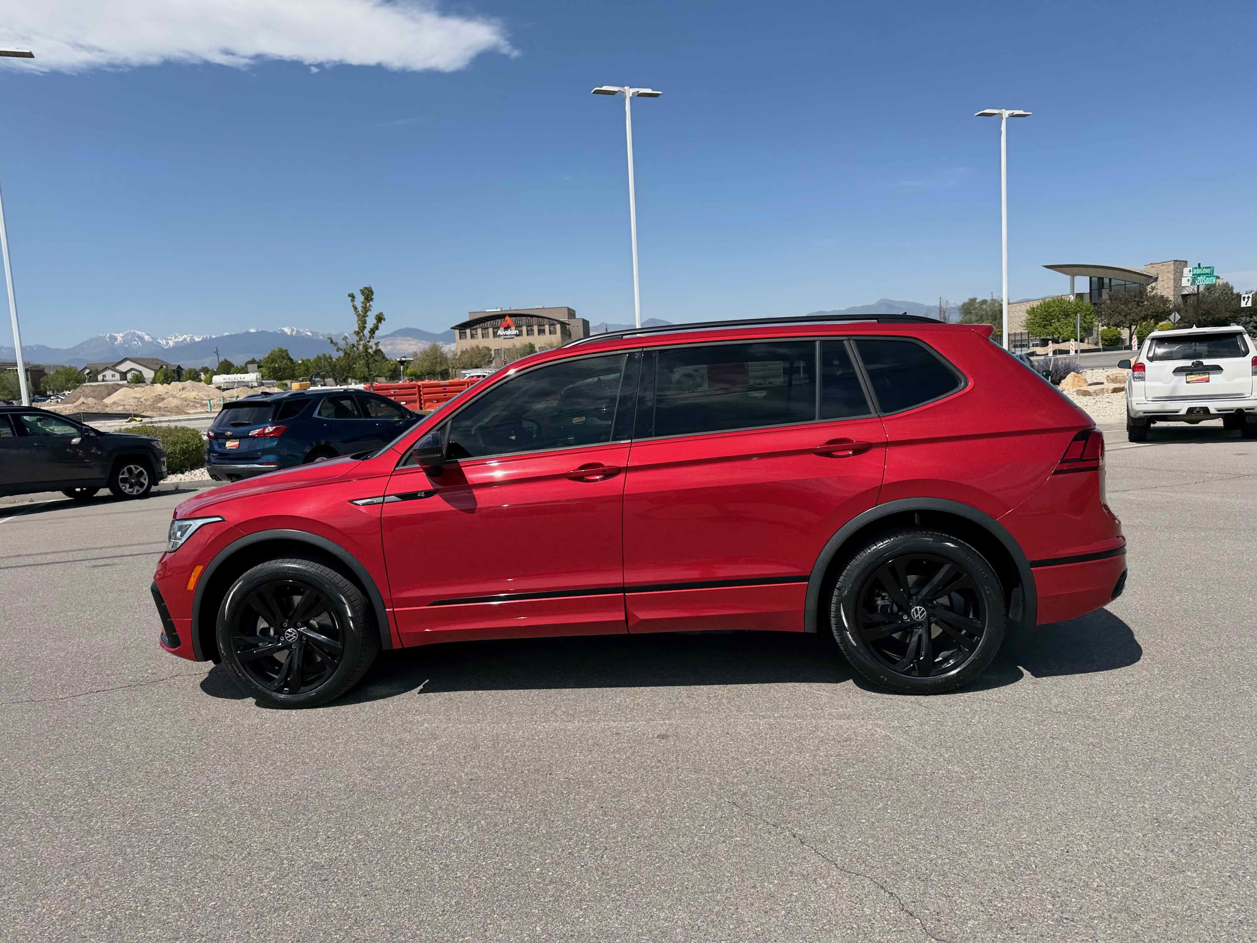 2024 Volkswagen Tiguan SE R-Line Black