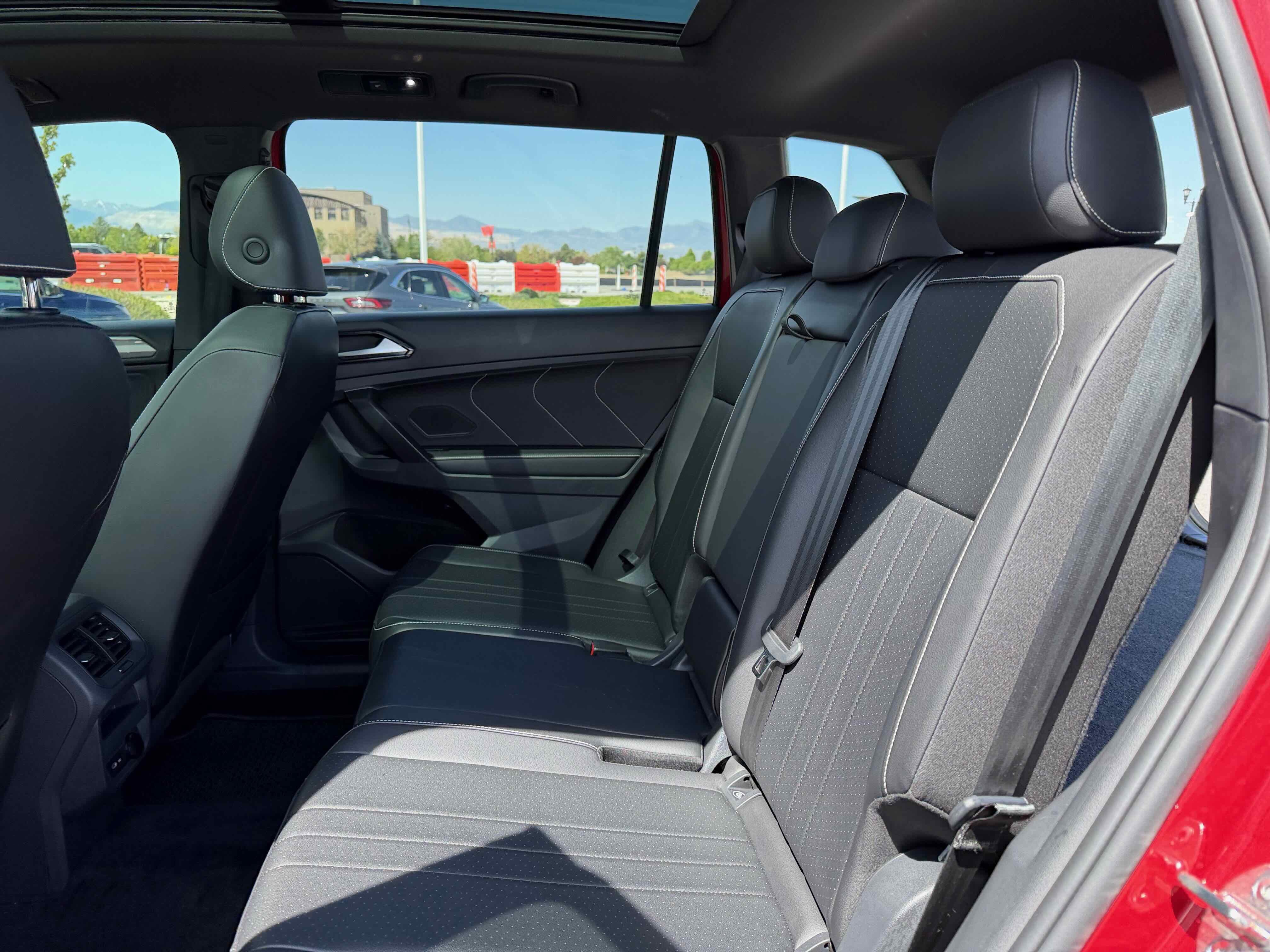 2024 Volkswagen Tiguan SE R-Line Black