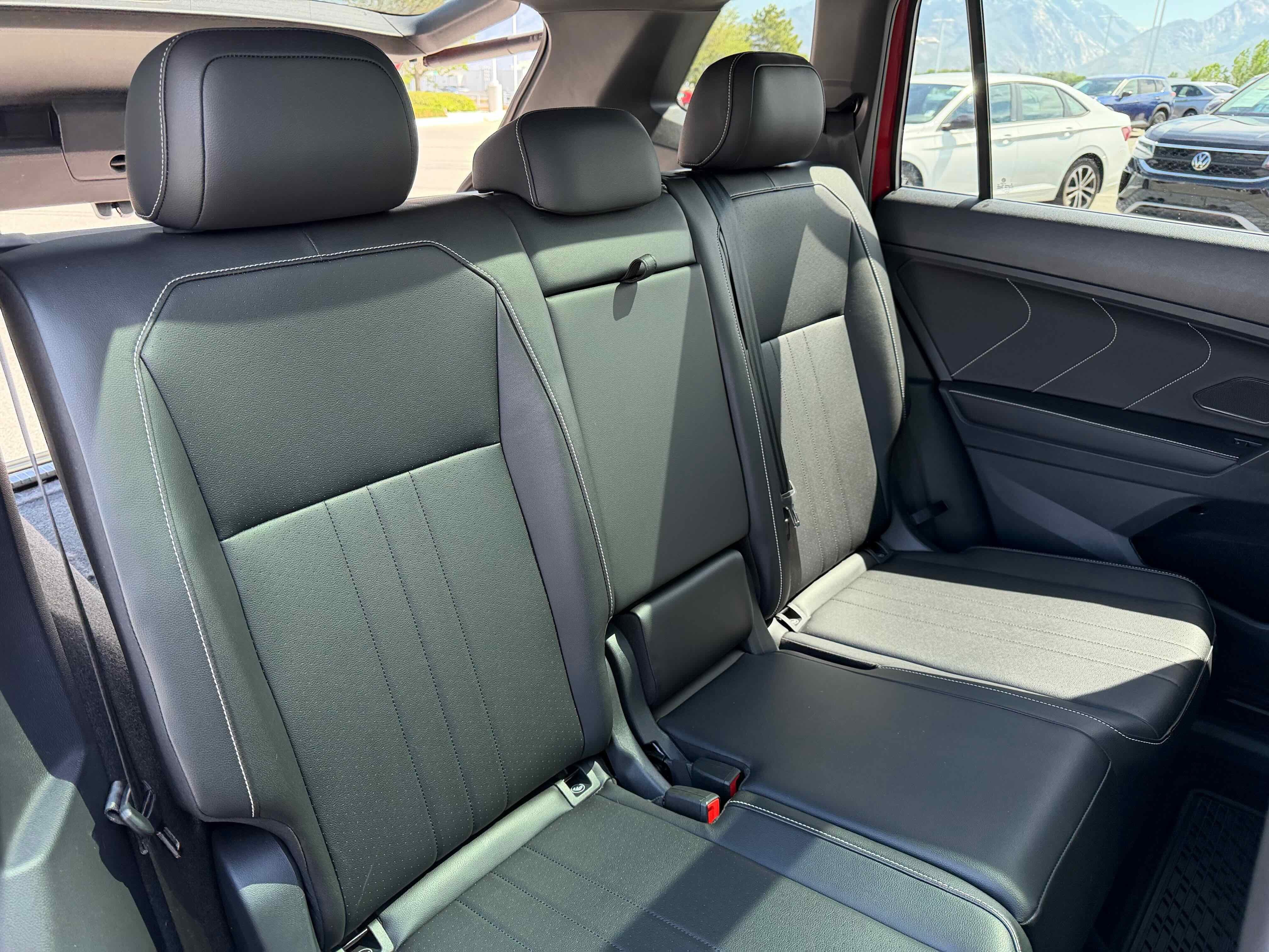 2024 Volkswagen Tiguan SE R-Line Black
