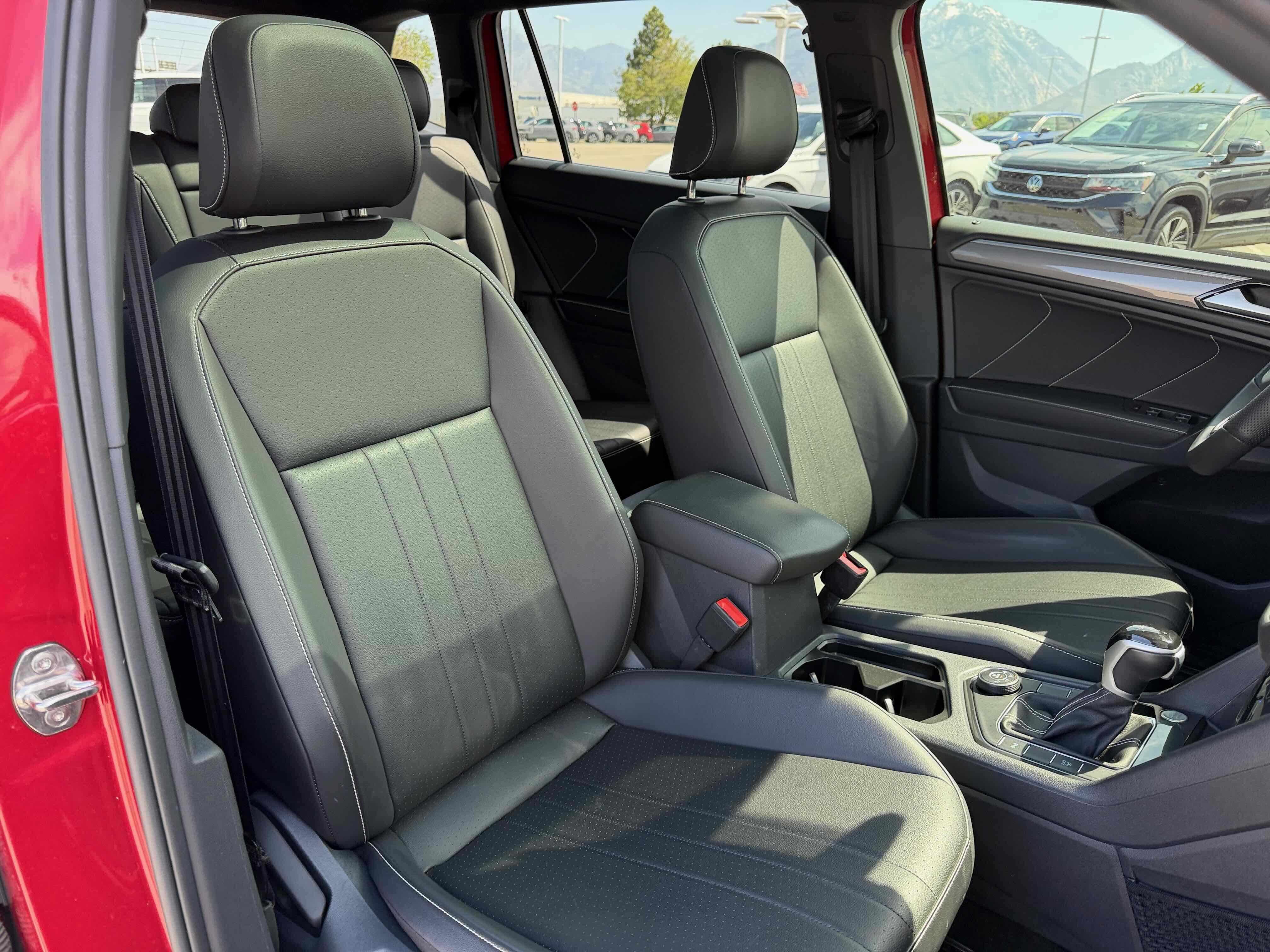 2024 Volkswagen Tiguan SE R-Line Black