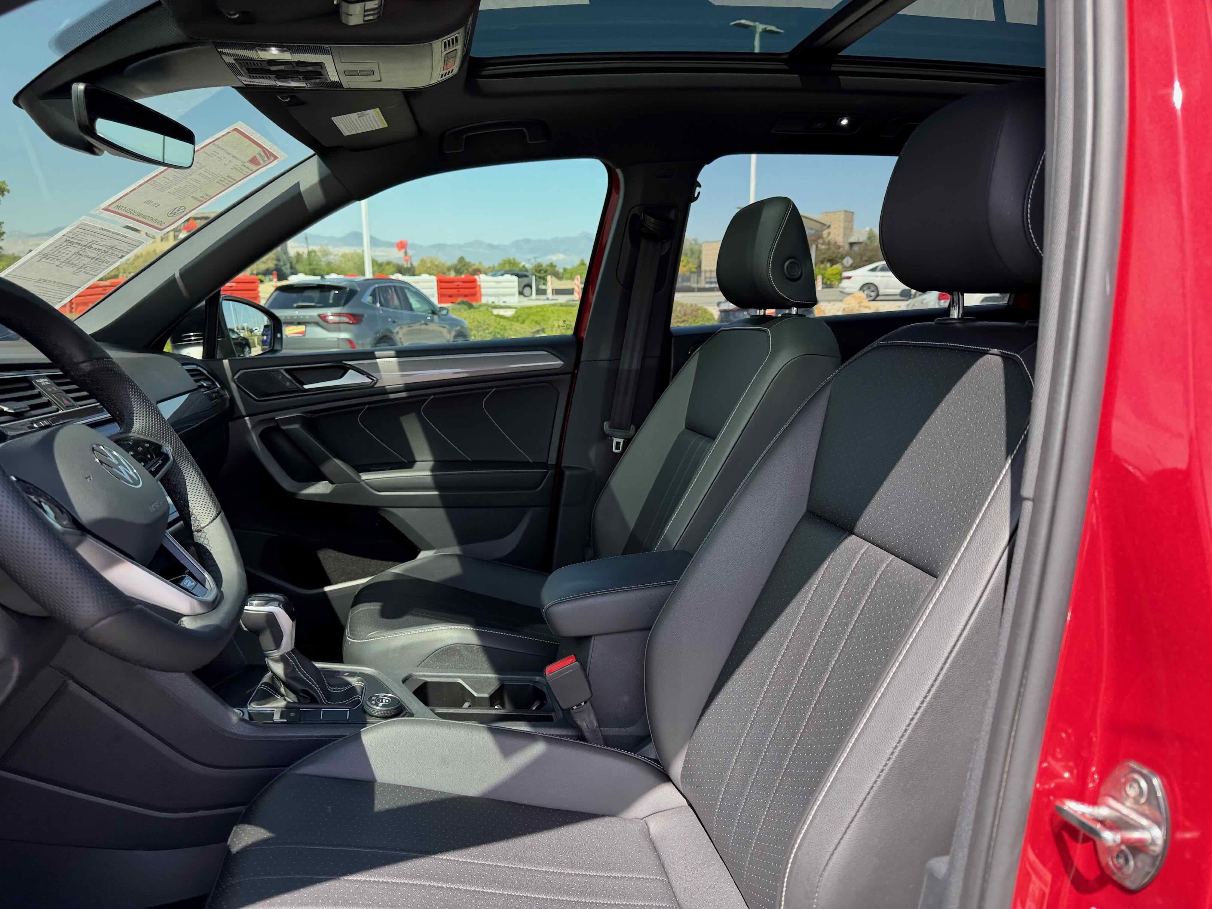2024 Volkswagen Tiguan SE R-Line Black