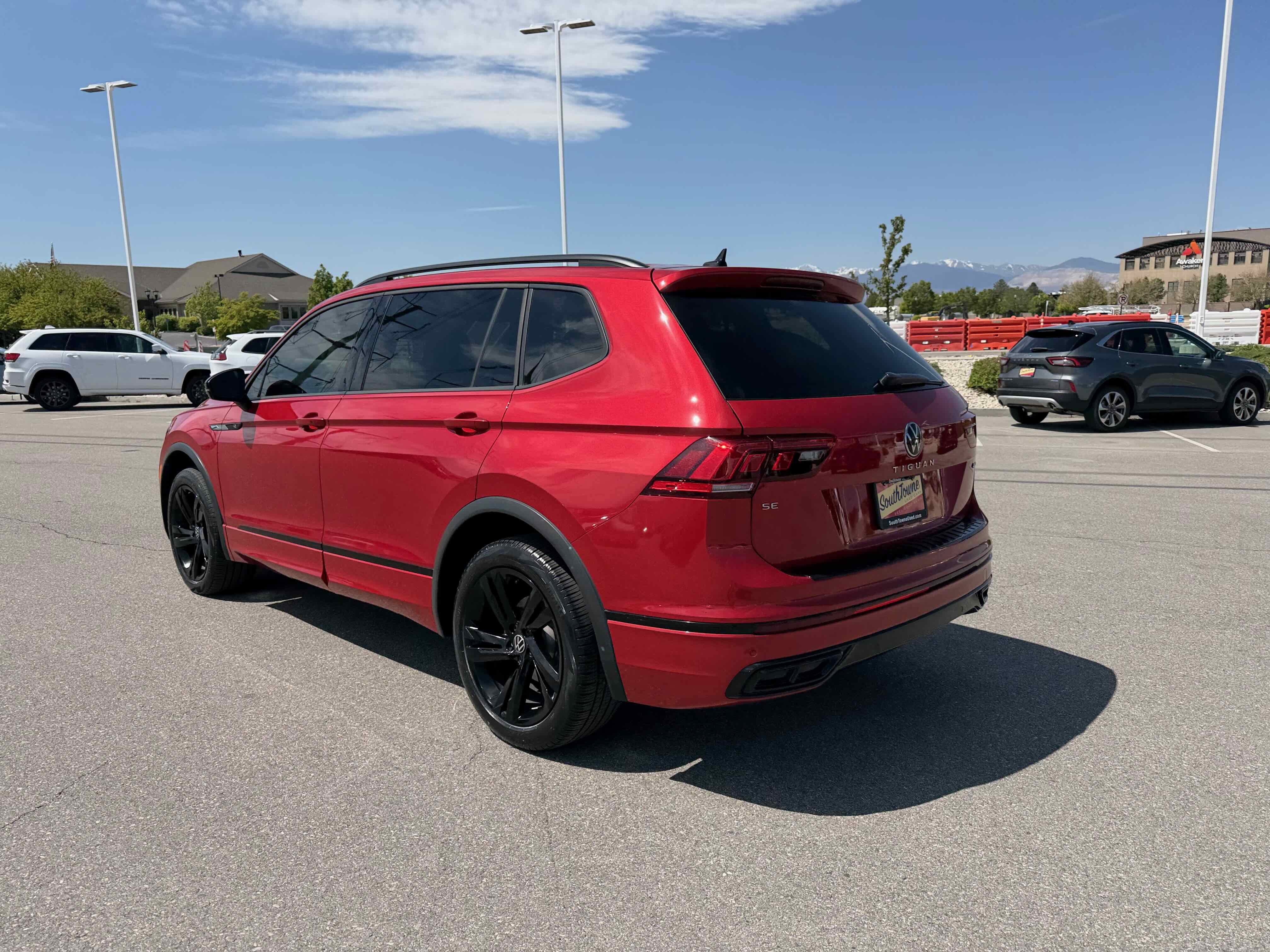 2024 Volkswagen Tiguan SE R-Line Black
