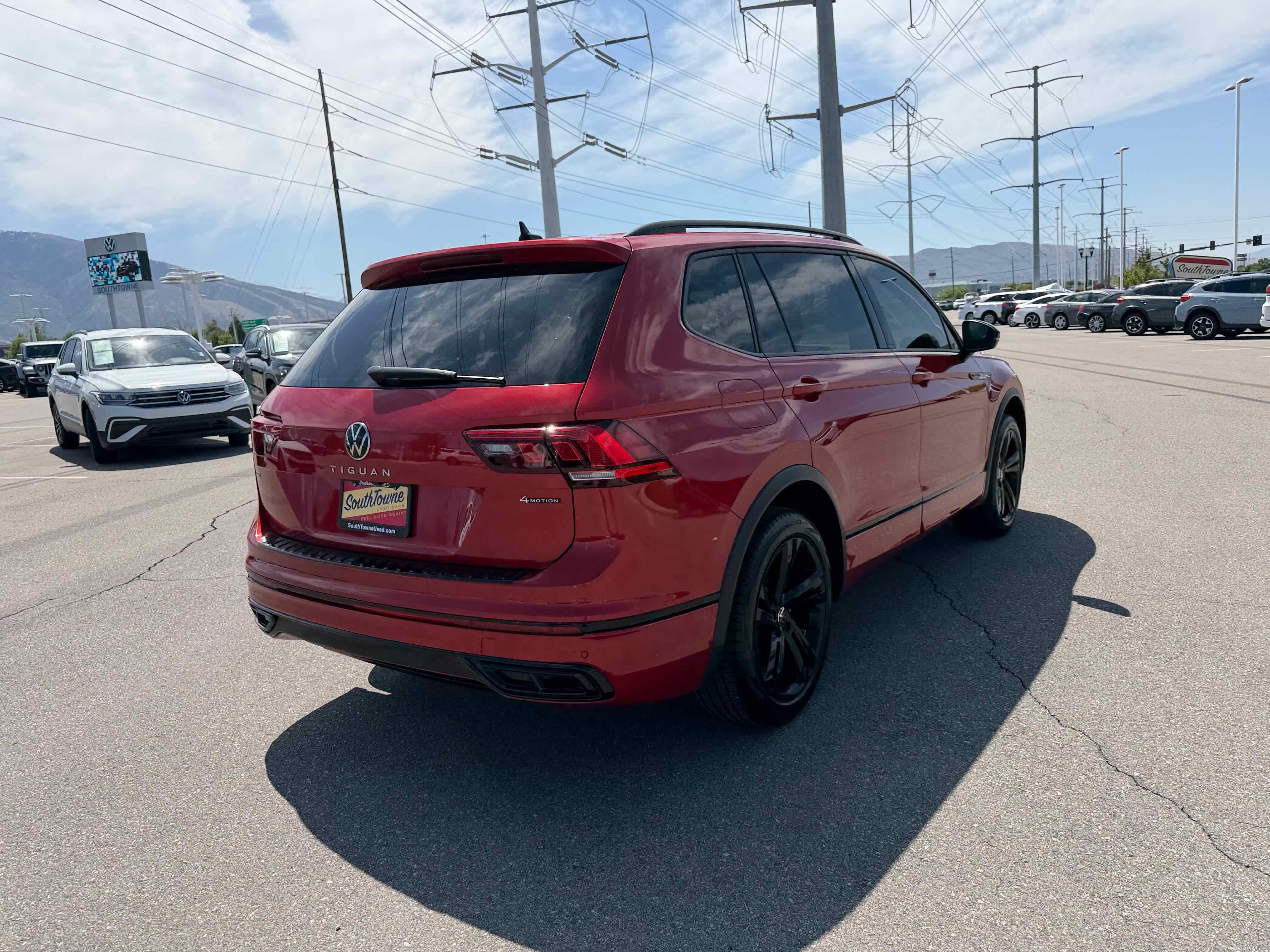 2024 Volkswagen Tiguan SE R-Line Black