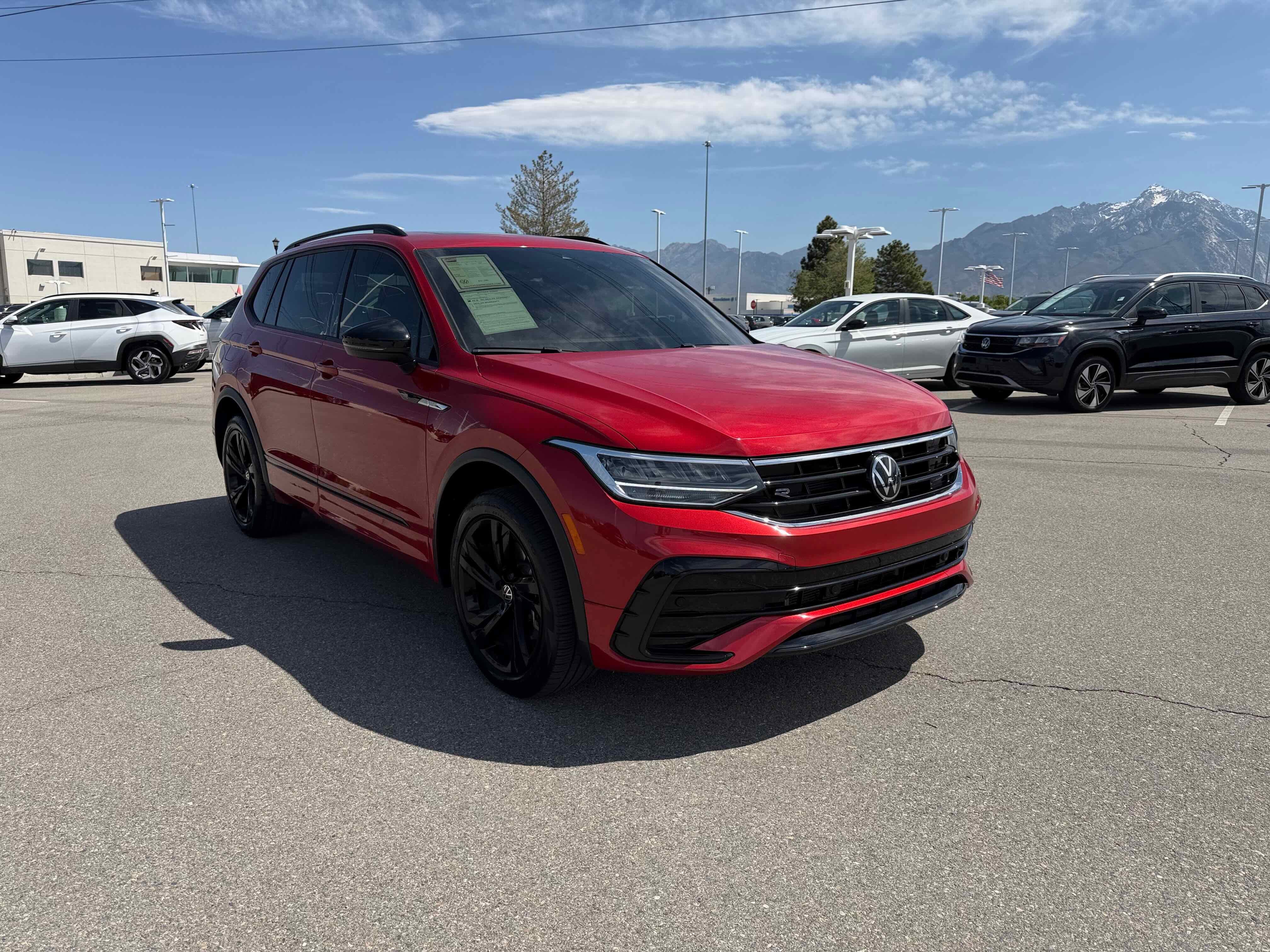 2024 Volkswagen Tiguan SE R-Line Black