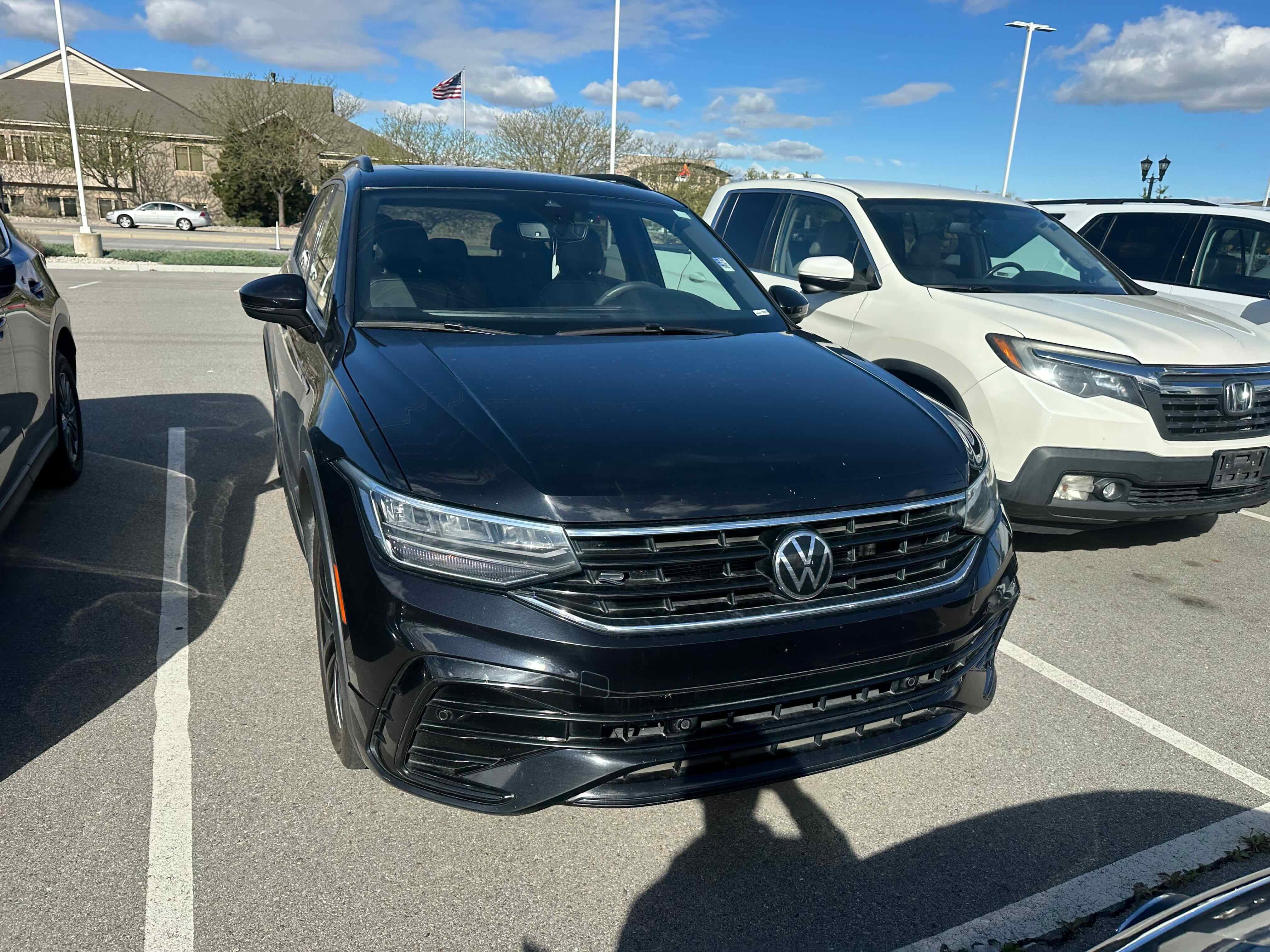 2022 Volkswagen Tiguan SE R-Line Black