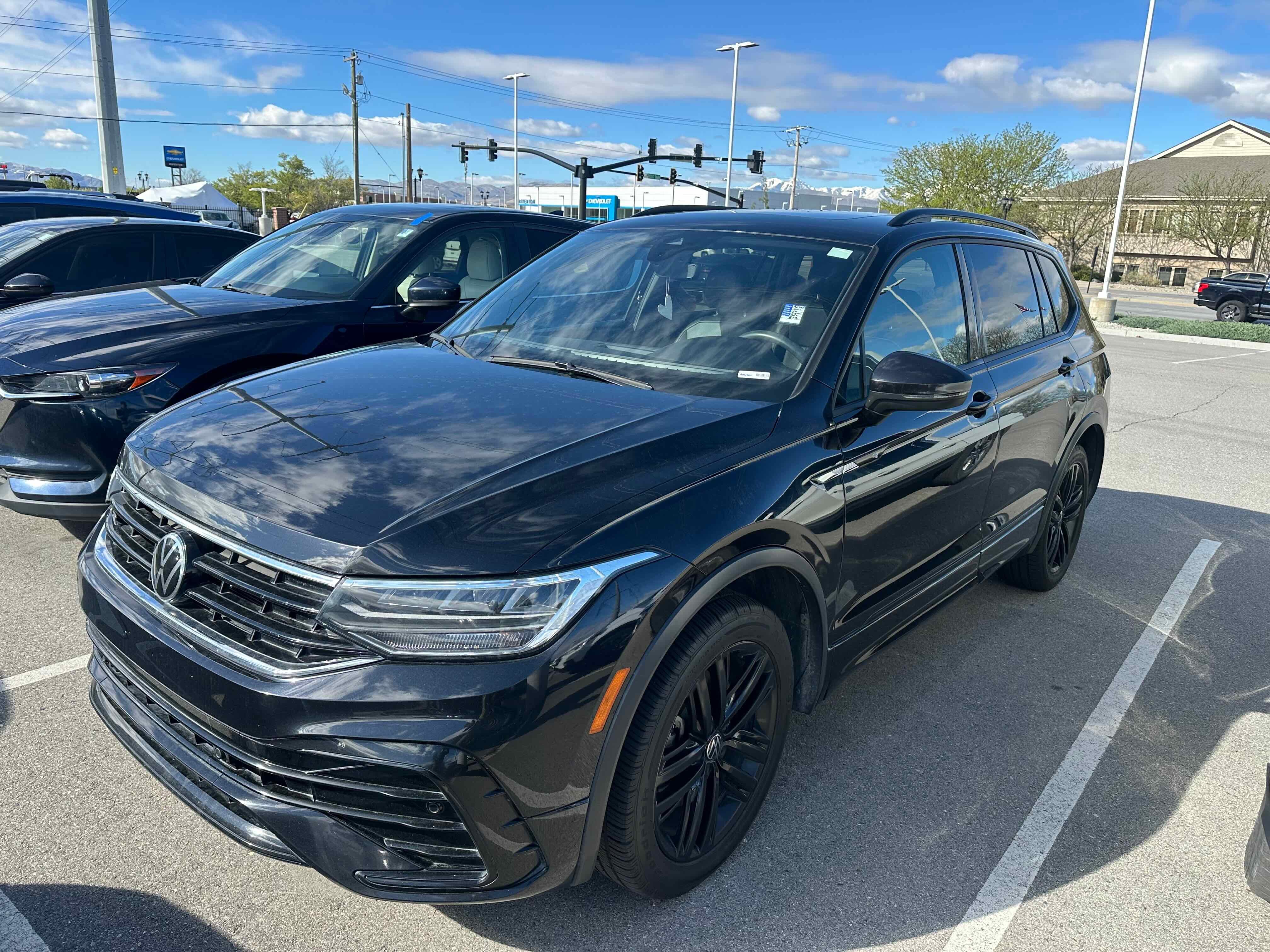 2022 Volkswagen Tiguan SE R-Line Black